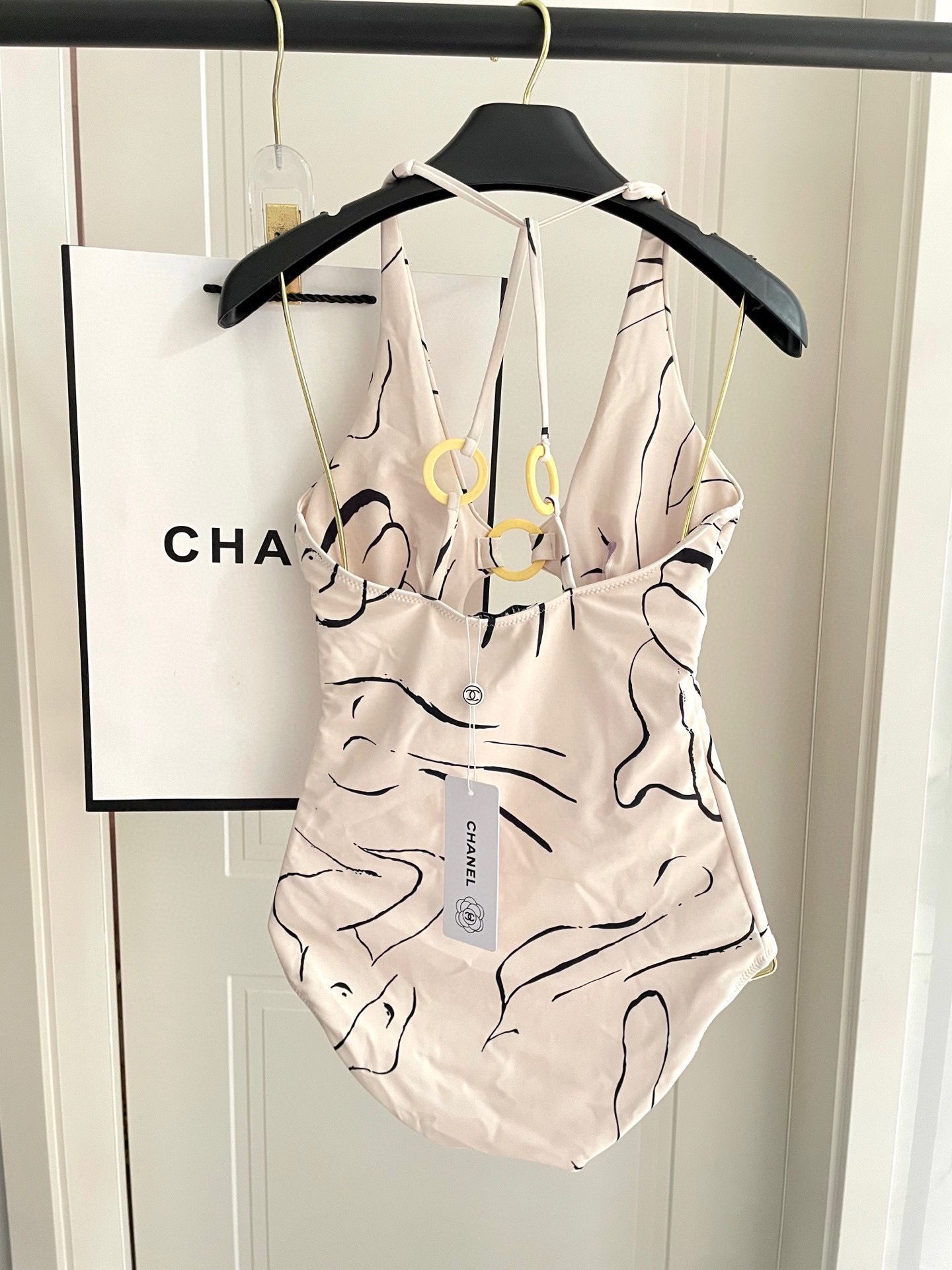  Chanel新款连体泳衣   时尚潮流款 😍🥰适合多种场景的游泳衣🏊‍♀️海边 游泳池 温泉 水上乐园