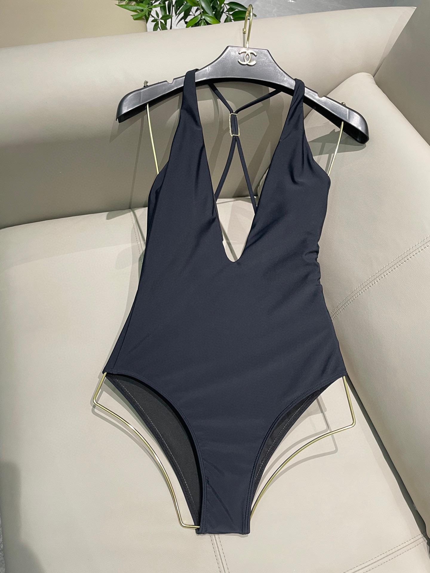  范思哲专柜新款 对版五金😍🥰适合多种场景的游泳衣🏊‍♀️海边 游泳池 温泉 水上乐园 漂流都可以😌内搭