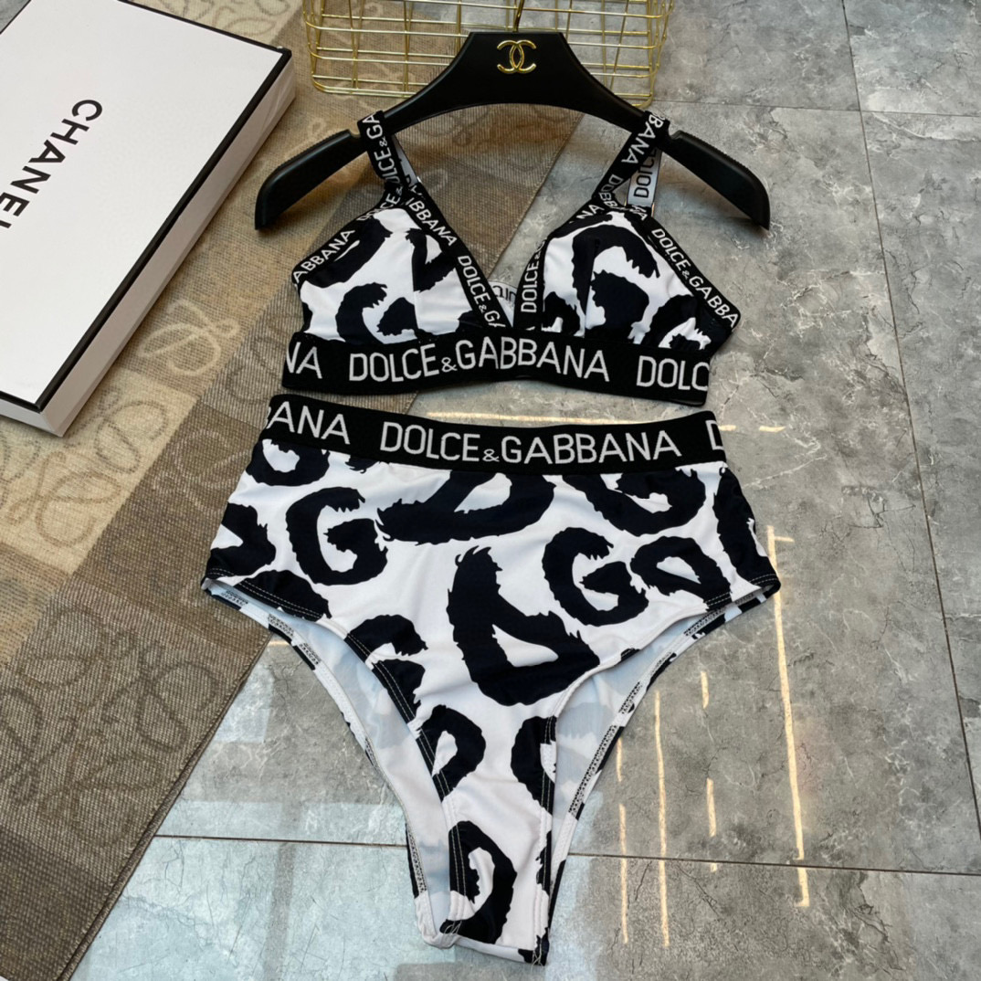  DG新款字母比基尼 😍🥰适合多种场景的游泳衣🏊‍♀️海边 游泳池 温泉 水上乐园 漂流都可以😌内搭也完