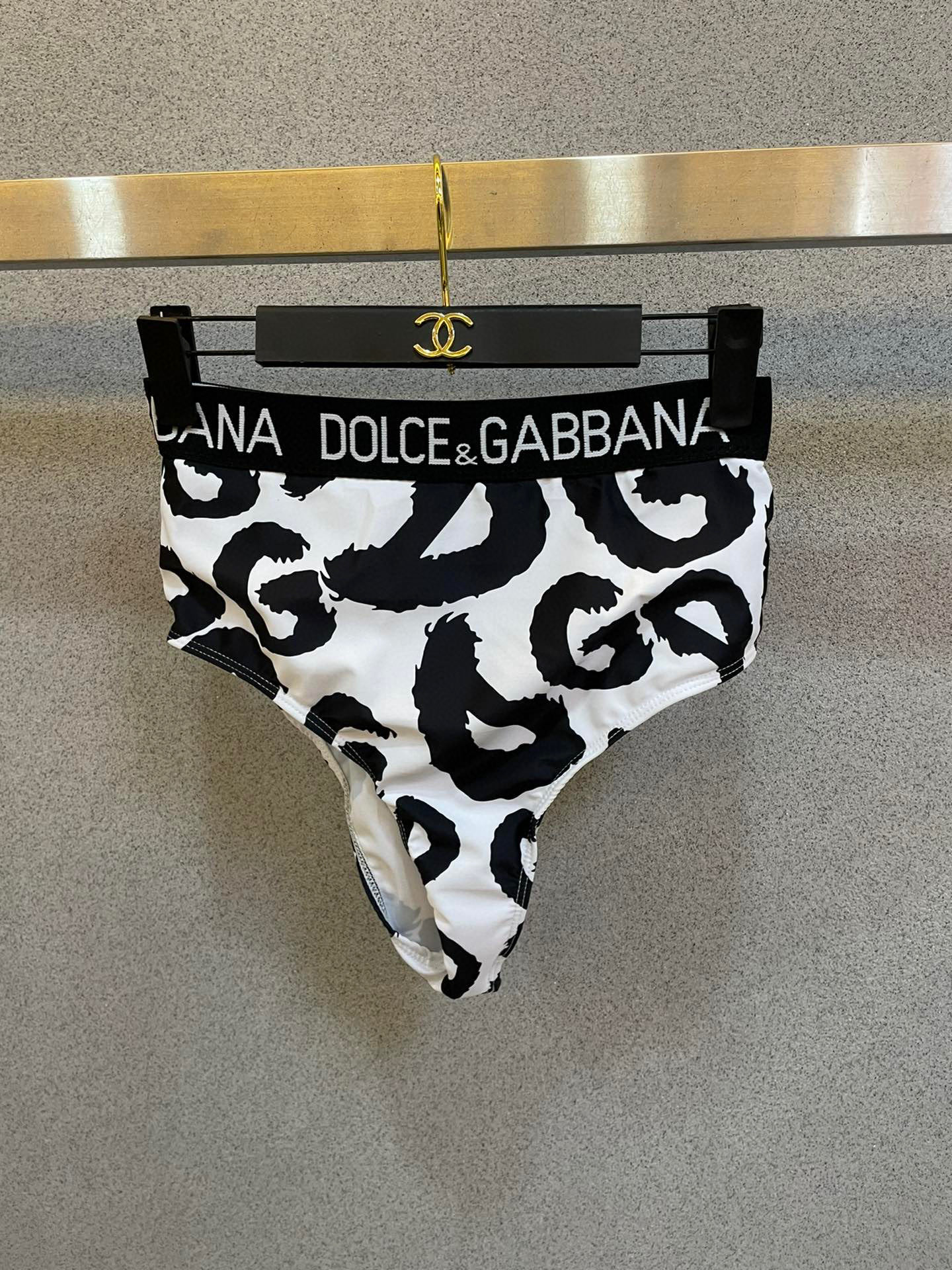  DG新款字母比基尼 😍🥰适合多种场景的游泳衣🏊‍♀️海边 游泳池 温泉 水上乐园 漂流都可以😌内搭也完