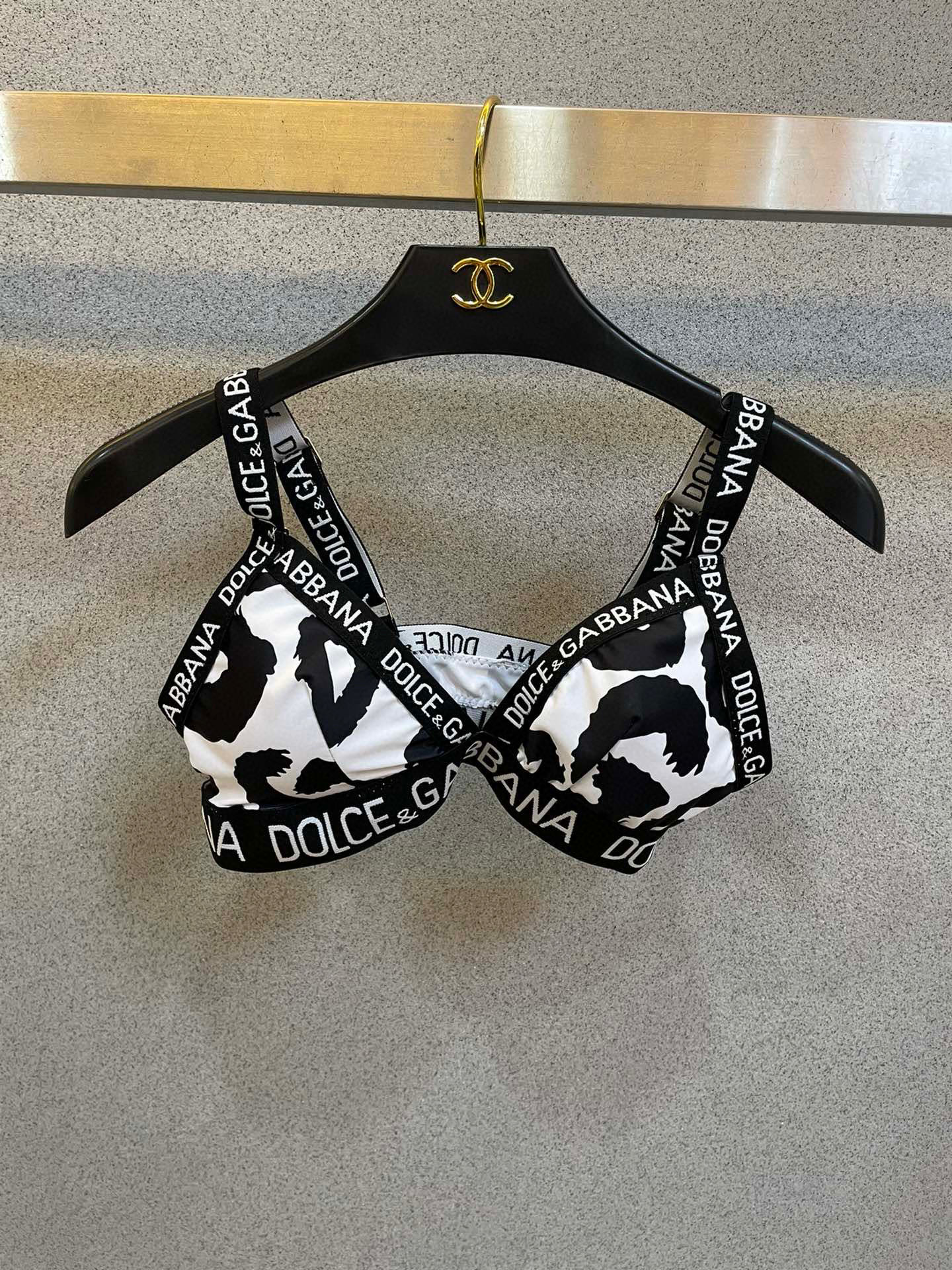  DG新款字母比基尼 😍🥰适合多种场景的游泳衣🏊‍♀️海边 游泳池 温泉 水上乐园 漂流都可以😌内搭也完