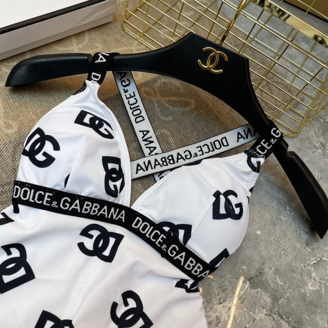  DG新款连体泳衣 字母印花 实物真的超级美😍😍适合多种场景的游泳衣🏊‍♀️海边 游泳池 温泉 水上乐园