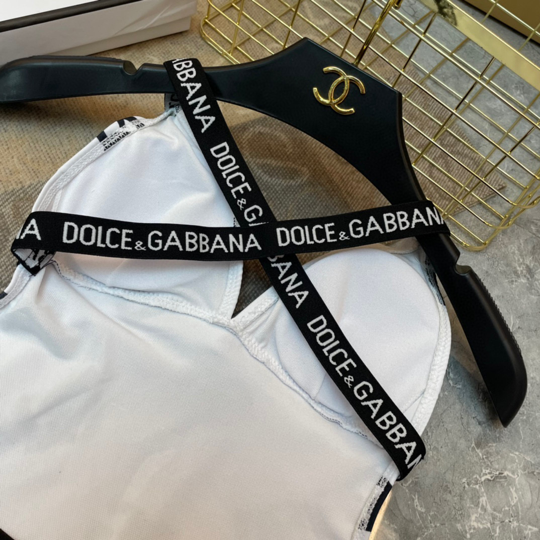  DG新款连体泳衣 字母印花 实物真的超级美😍😍适合多种场景的游泳衣🏊‍♀️海边 游泳池 温泉 水上乐园