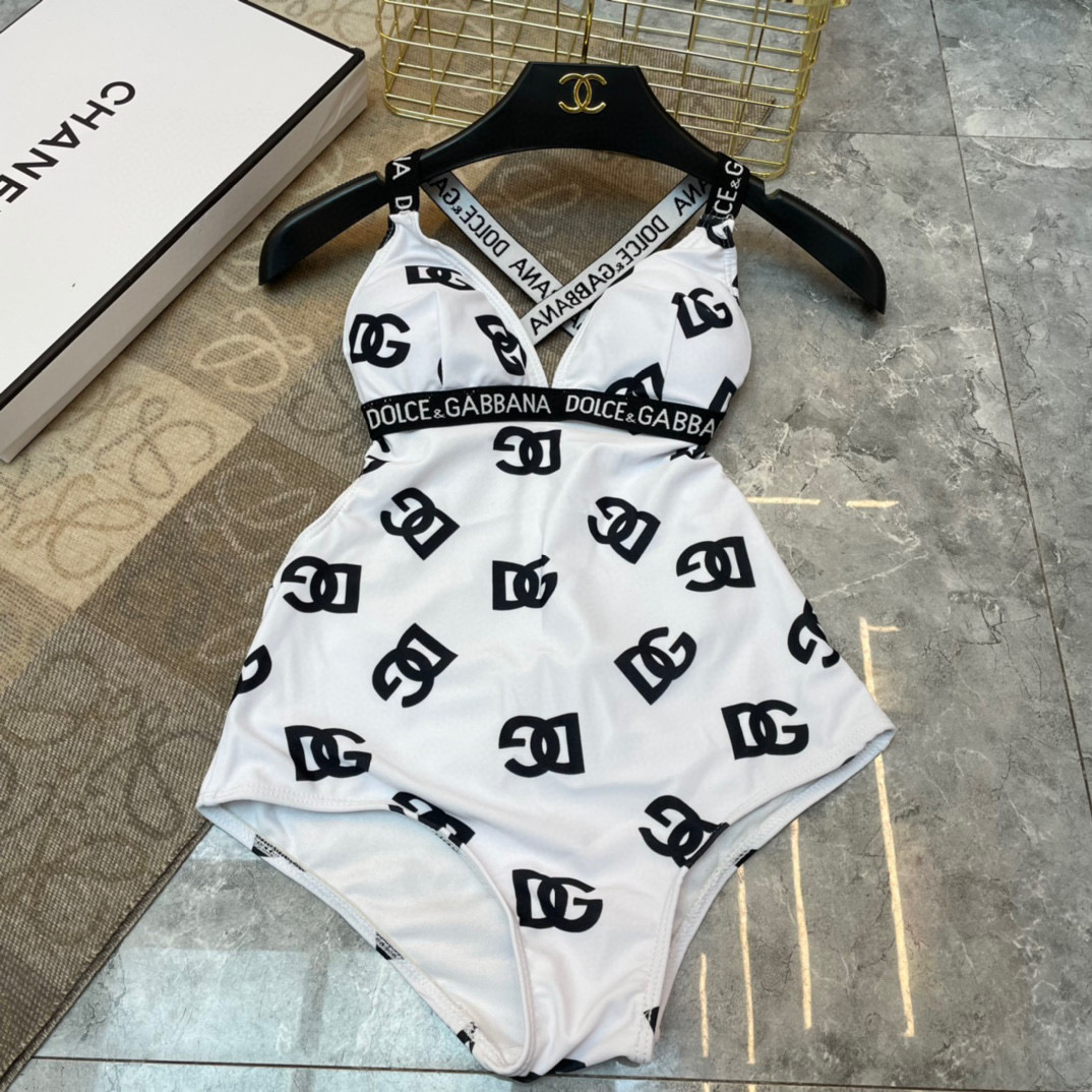  DG新款连体泳衣 字母印花 实物真的超级美😍😍适合多种场景的游泳衣🏊‍♀️海边 游泳池 温泉 水上乐园