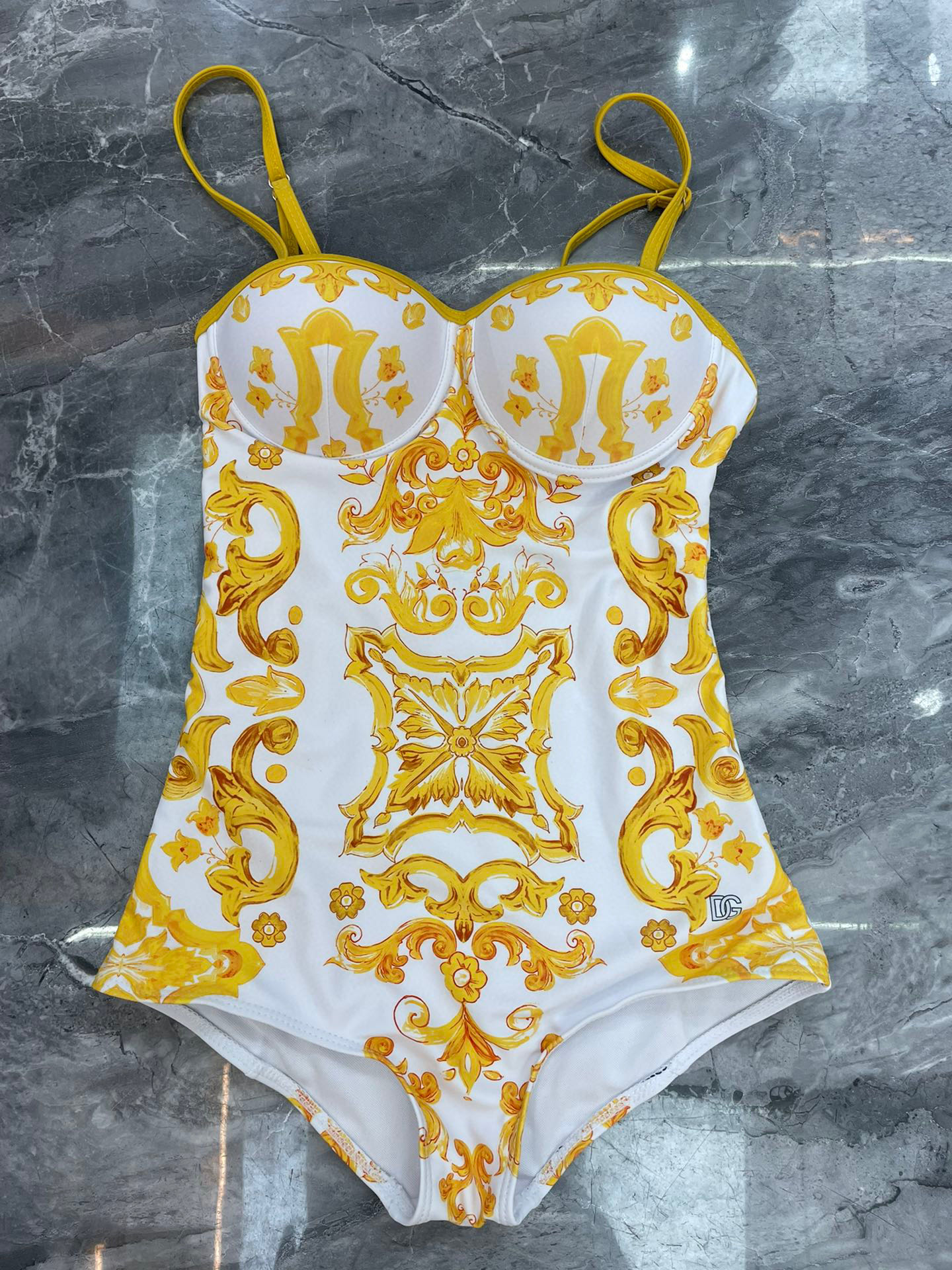  DG吊带钢托聚拢连体泳衣 性感女神🥰😍👙❤️😍🥰适合多种场景的游泳衣🏊‍♀️海边 游泳池 温泉 水上乐