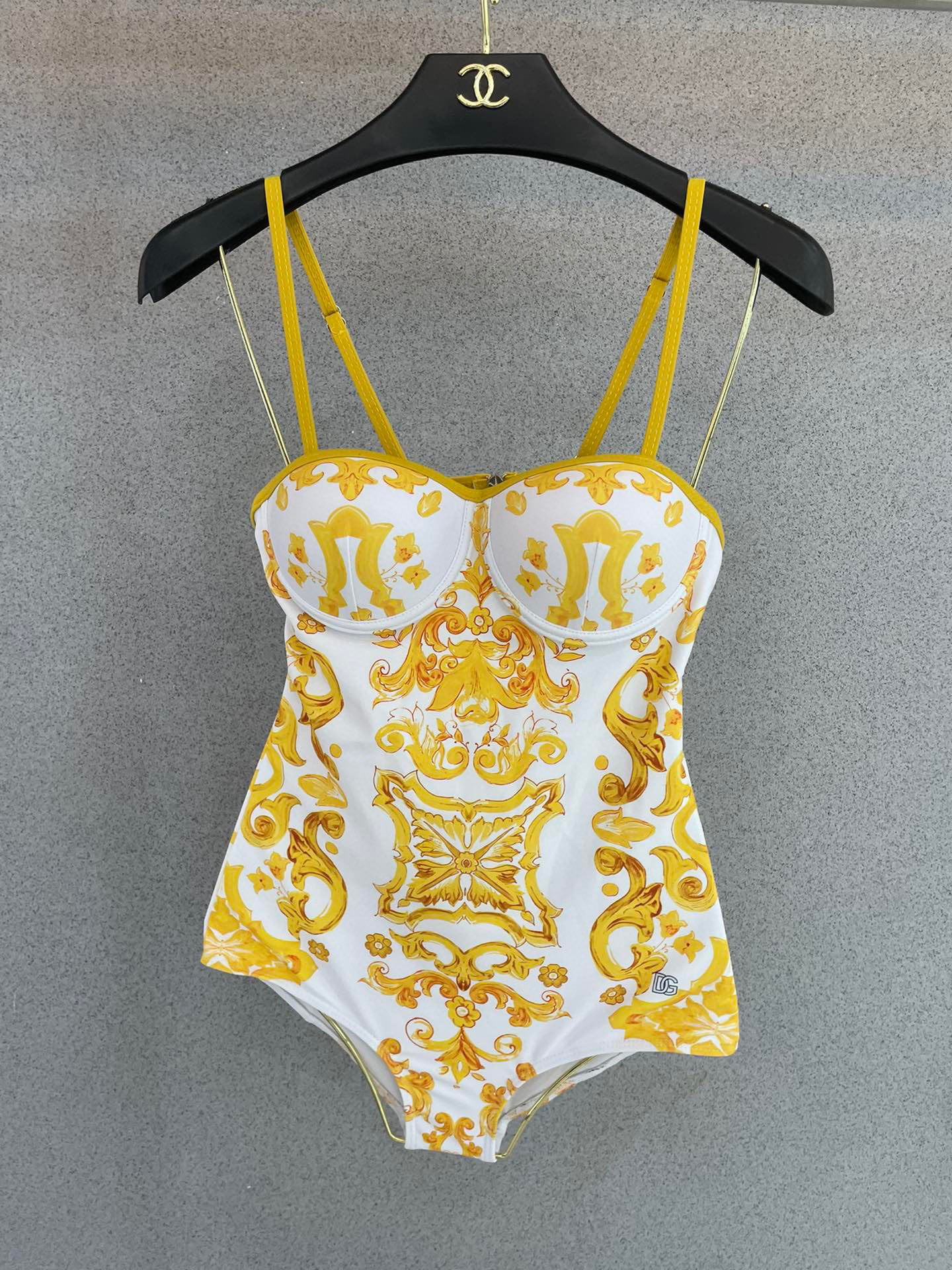 DG吊带钢托聚拢连体泳衣 性感女神🥰😍👙❤️😍🥰适合多种场景的游泳衣🏊‍♀️海边 游泳池 温泉 水上乐