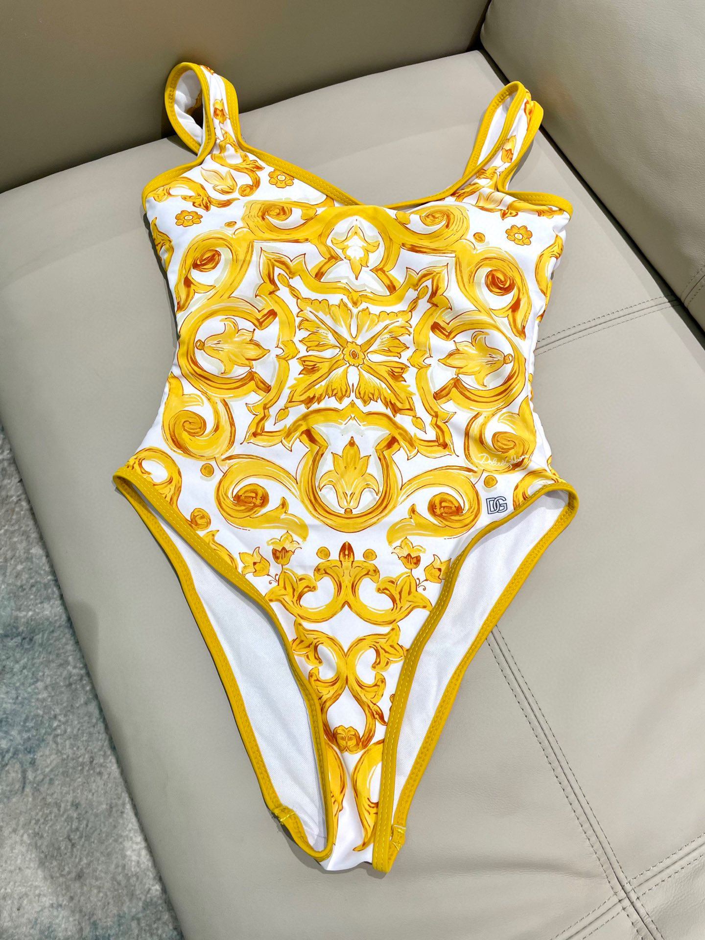 DG新款连体泳衣   时尚潮流款 😍🥰适合多种场景的游泳衣🏊‍♀️海边 游泳池 温泉 水上乐园 漂流都