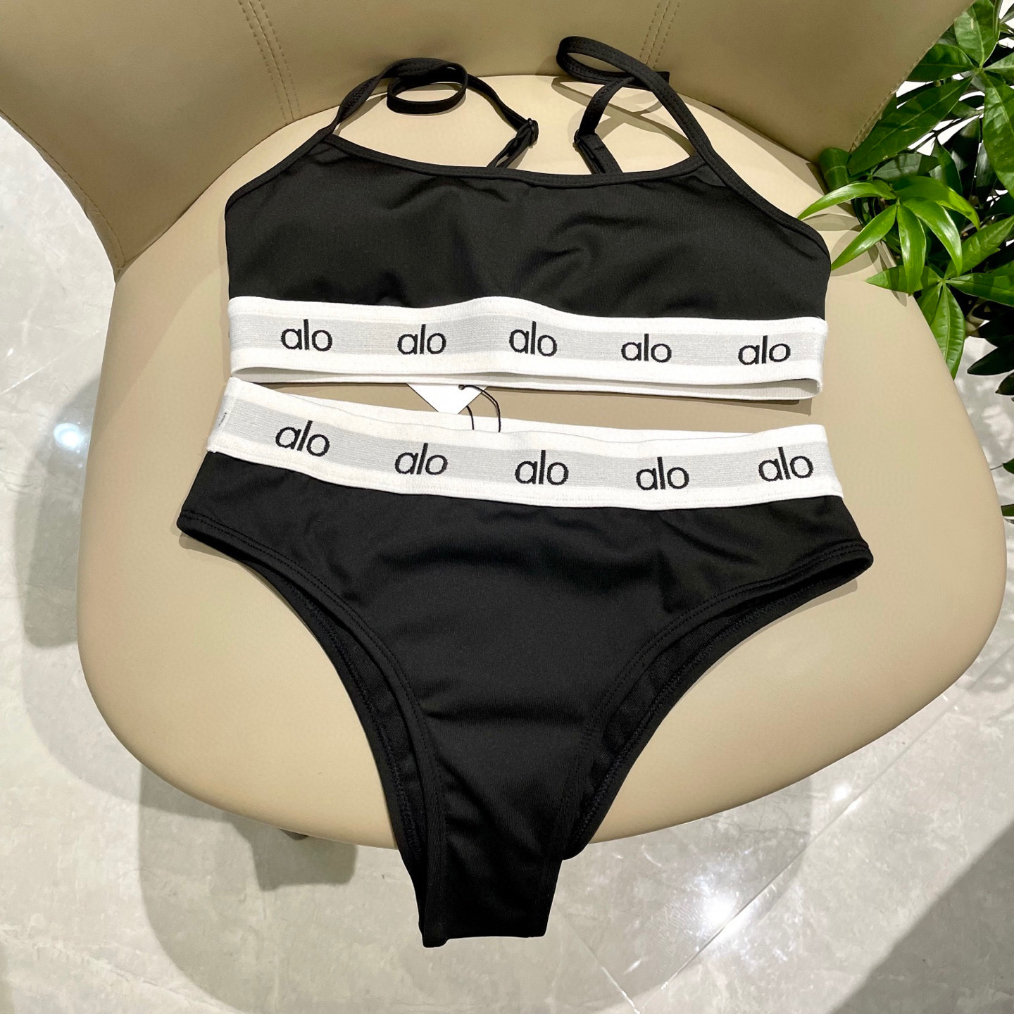  ALO专柜新款分体泳衣😍🥰适合多种场景的游泳衣🏊‍♀️海边 游泳池 温泉 水上乐园 漂流都可以😌内搭也