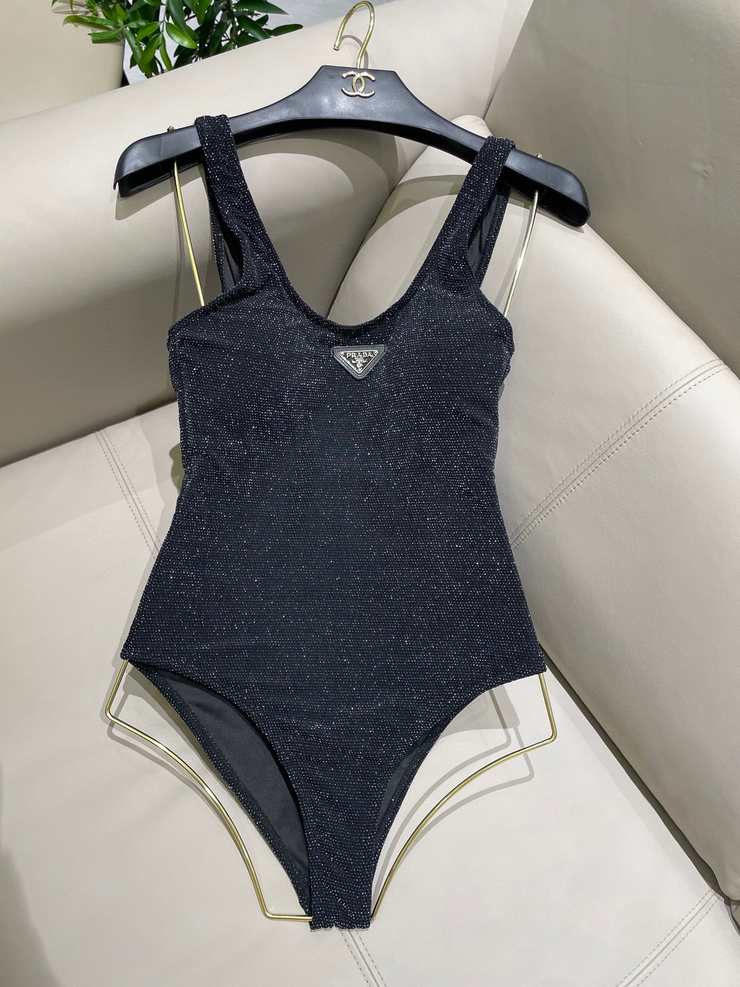  普拉达专柜新款连体泳衣😍🥰适合多种场景的游泳衣🏊‍♀️海边 游泳池 温泉 水上乐园 漂流都可以😌内搭也