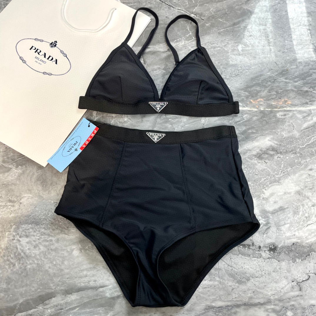  PRADA新款露背连体泳衣 黑色简单大气 适合多种场景的游泳衣🏊‍♀️海边 游泳池 温泉 水上乐园 漂