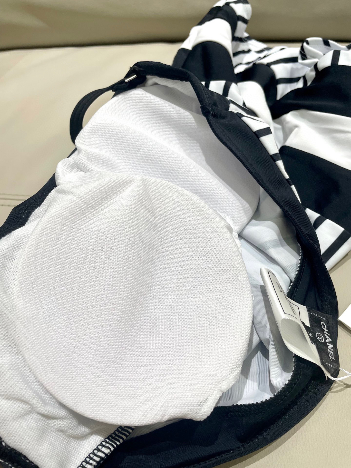  Chanel新款连体泳衣👙❤️😍🥰适合多种场景的游泳衣🏊‍♀️海边 游泳池 温泉 水上乐园 漂流都可以