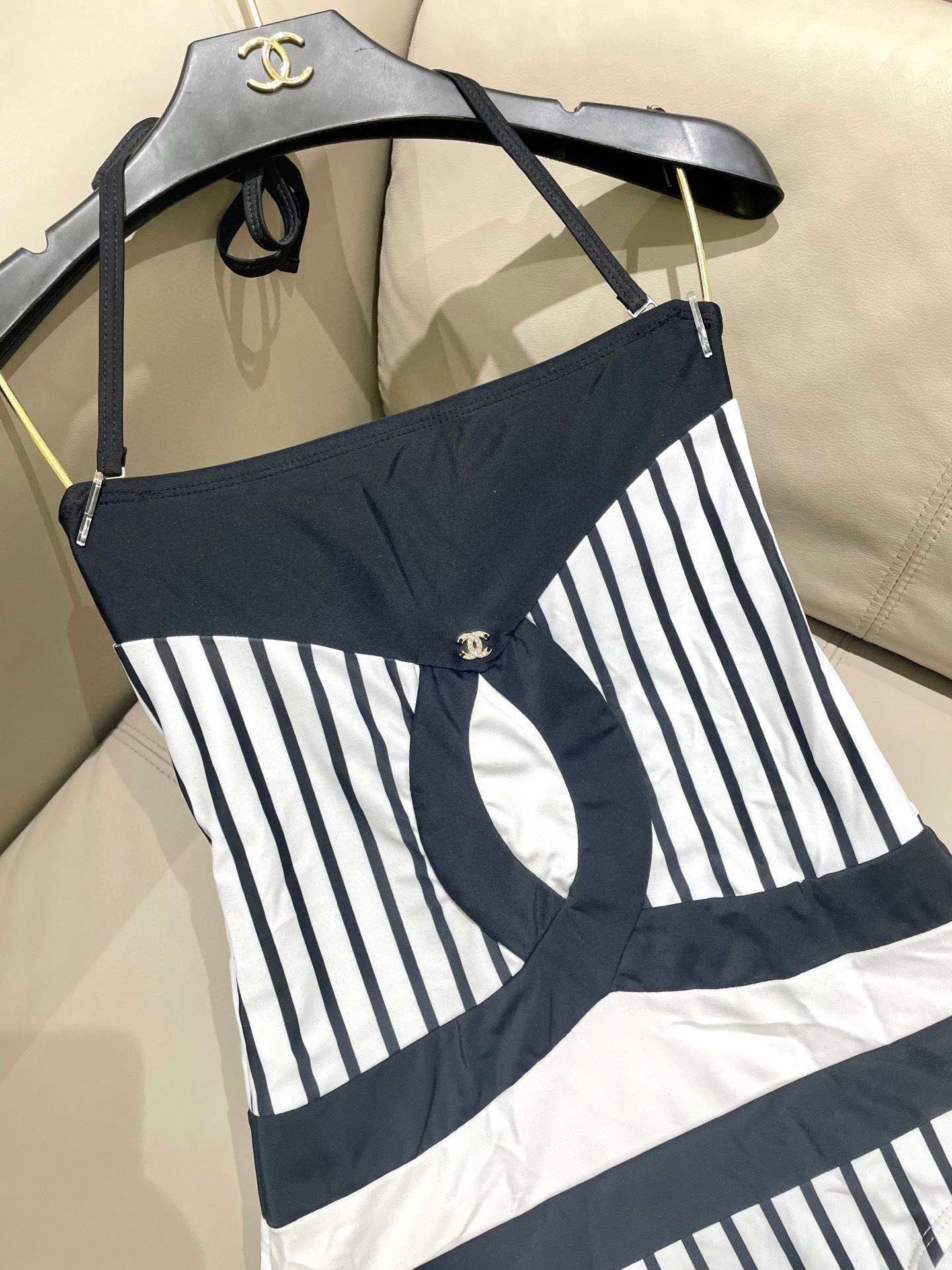 Chanel新款连体泳衣👙❤️😍🥰适合多种场景的游泳衣🏊‍♀️海边 游泳池 温泉 水上乐园 漂流都可以