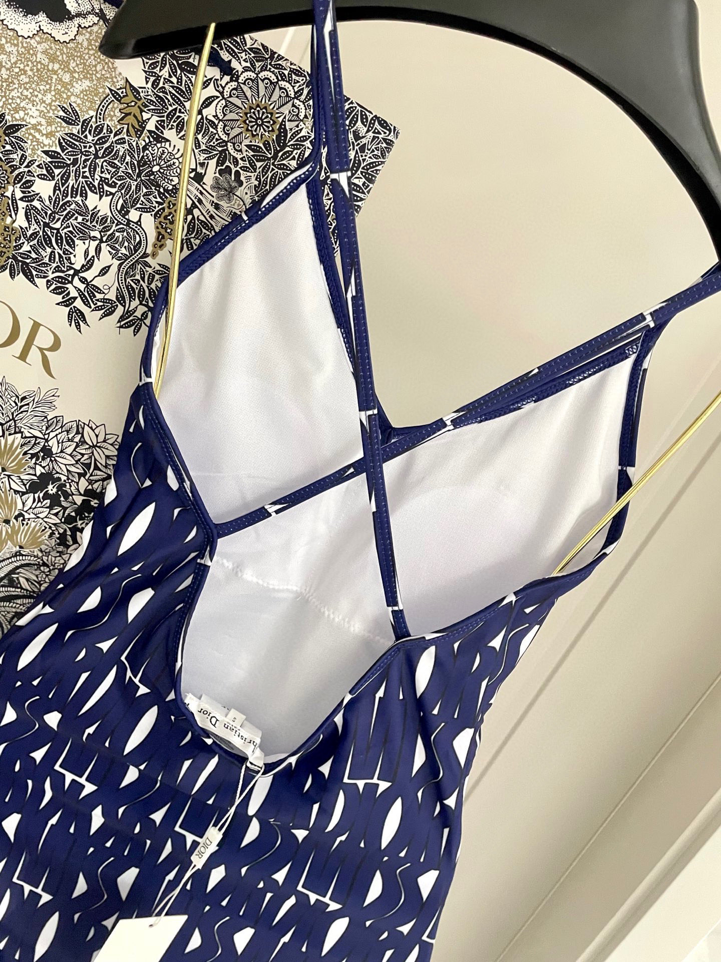  迪奥新款连体泳衣 😍🥰适合多种场景的游泳衣🏊‍♀️海边 游泳池 温泉 水上乐园 漂流都可以😌内搭也完全