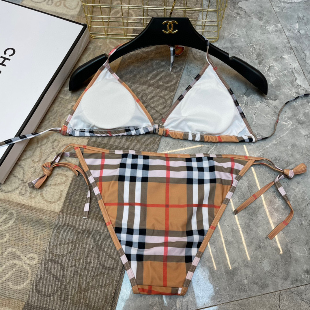 巴宝莉新款比基尼😍🥰适合多种场景的游泳衣🏊‍♀️海边 游泳池 温泉 水上乐园 漂流都可以😌内搭也完全可
