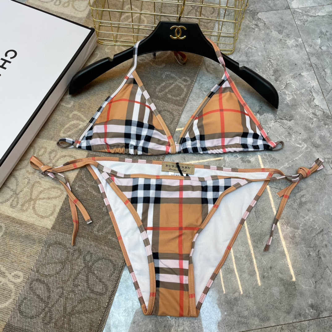  巴宝莉新款比基尼😍🥰适合多种场景的游泳衣🏊‍♀️海边 游泳池 温泉 水上乐园 漂流都可以😌内搭也完全可