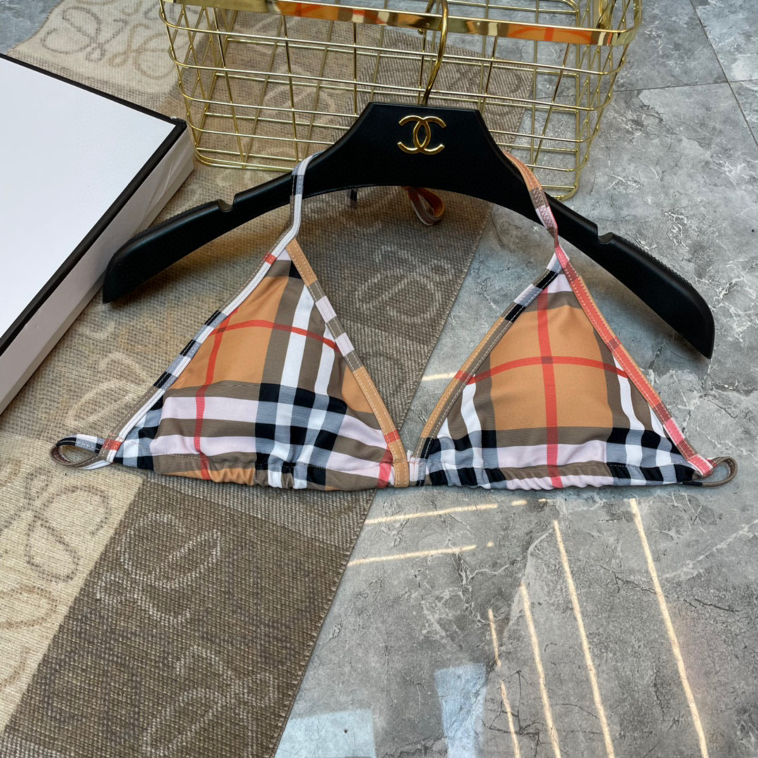  巴宝莉新款比基尼😍🥰适合多种场景的游泳衣🏊‍♀️海边 游泳池 温泉 水上乐园 漂流都可以😌内搭也完全可