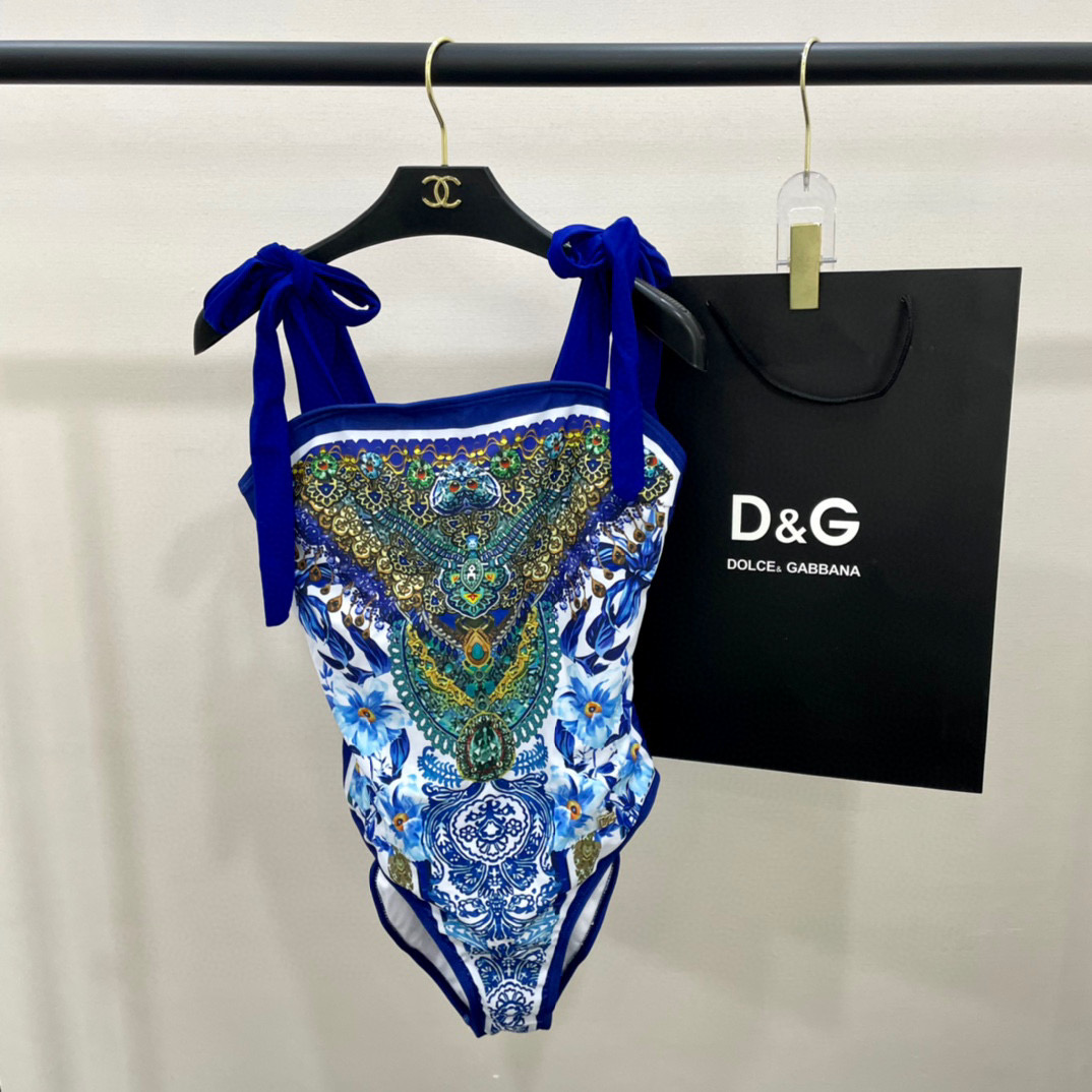  DG泳衣 简单大气 适合多种场景的游泳衣🏊‍♀️海边 游泳池 温泉 水上乐园 漂流都可以😌内搭也完全可