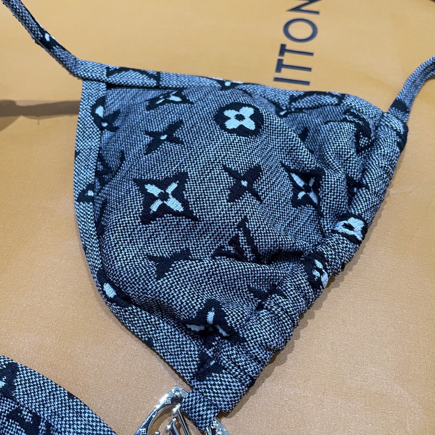  Lv新款提花连体体式泳衣👙❤️😍🥰适合多种场景的游泳衣🏊‍♀️海边 游泳池 温泉 水上乐园 漂流都可以