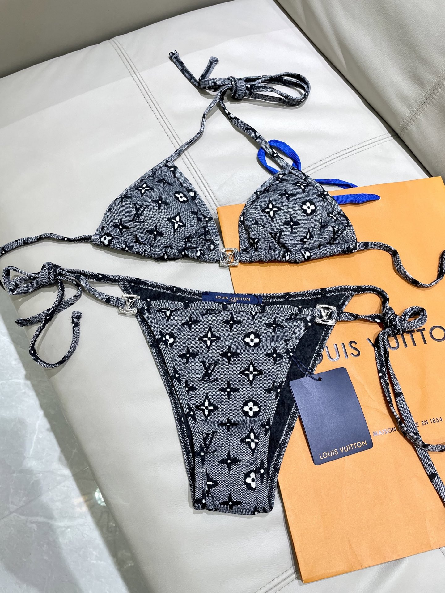  Lv新款提花连体体式泳衣👙❤️😍🥰适合多种场景的游泳衣🏊‍♀️海边 游泳池 温泉 水上乐园 漂流都可以