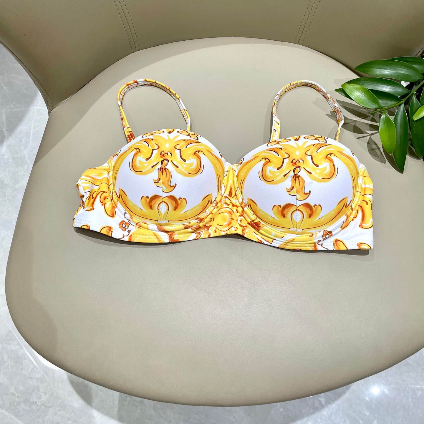  DG新款分体泳衣 带胸托😍🥰适合多种场景的游泳衣🏊‍♀️海边 游泳池 温泉 水上乐园 漂流都可以😌内搭