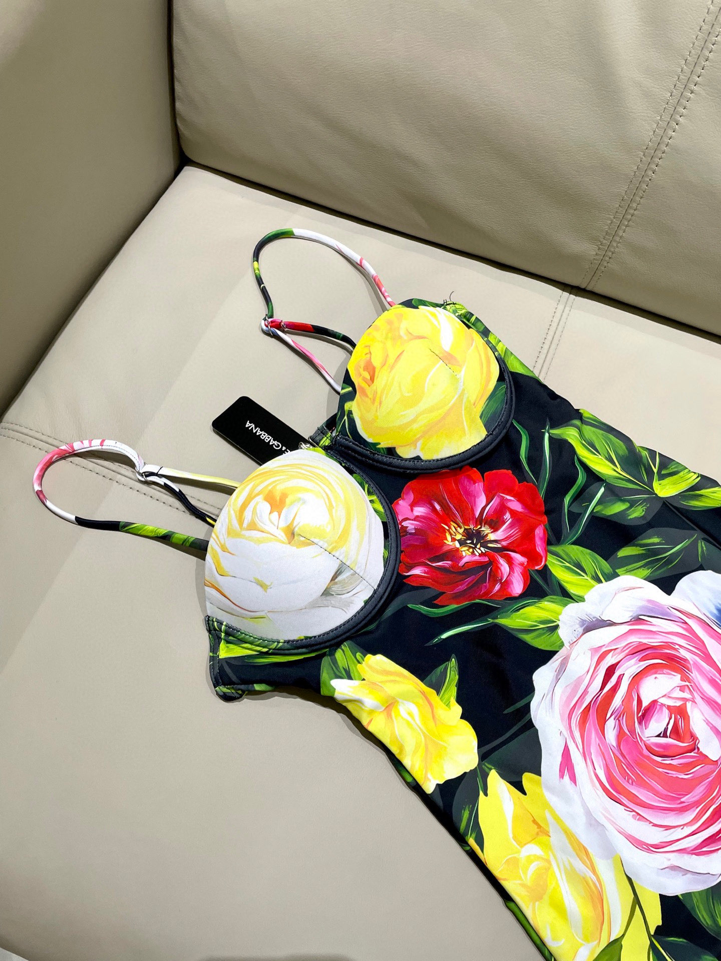  DG新款连体😍🥰适合多种场景的游泳衣🏊‍♀️海边 游泳池 温泉 水上乐园 漂流都可以😌内搭也完全可以 