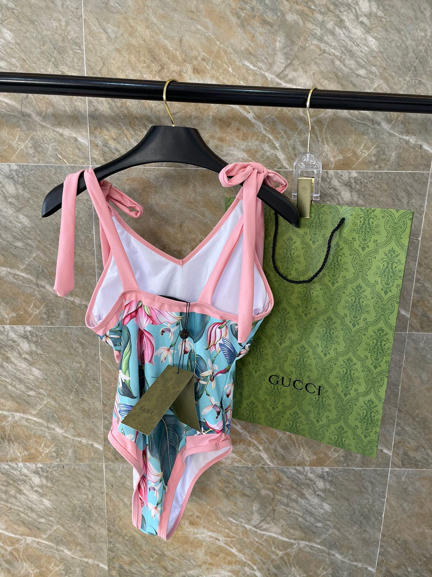  Gucci新款泳衣2件套 😍🥰适合多种场景的游泳衣🏊‍♀️海边 游泳池 温泉 水上乐园 漂流都可以😌内