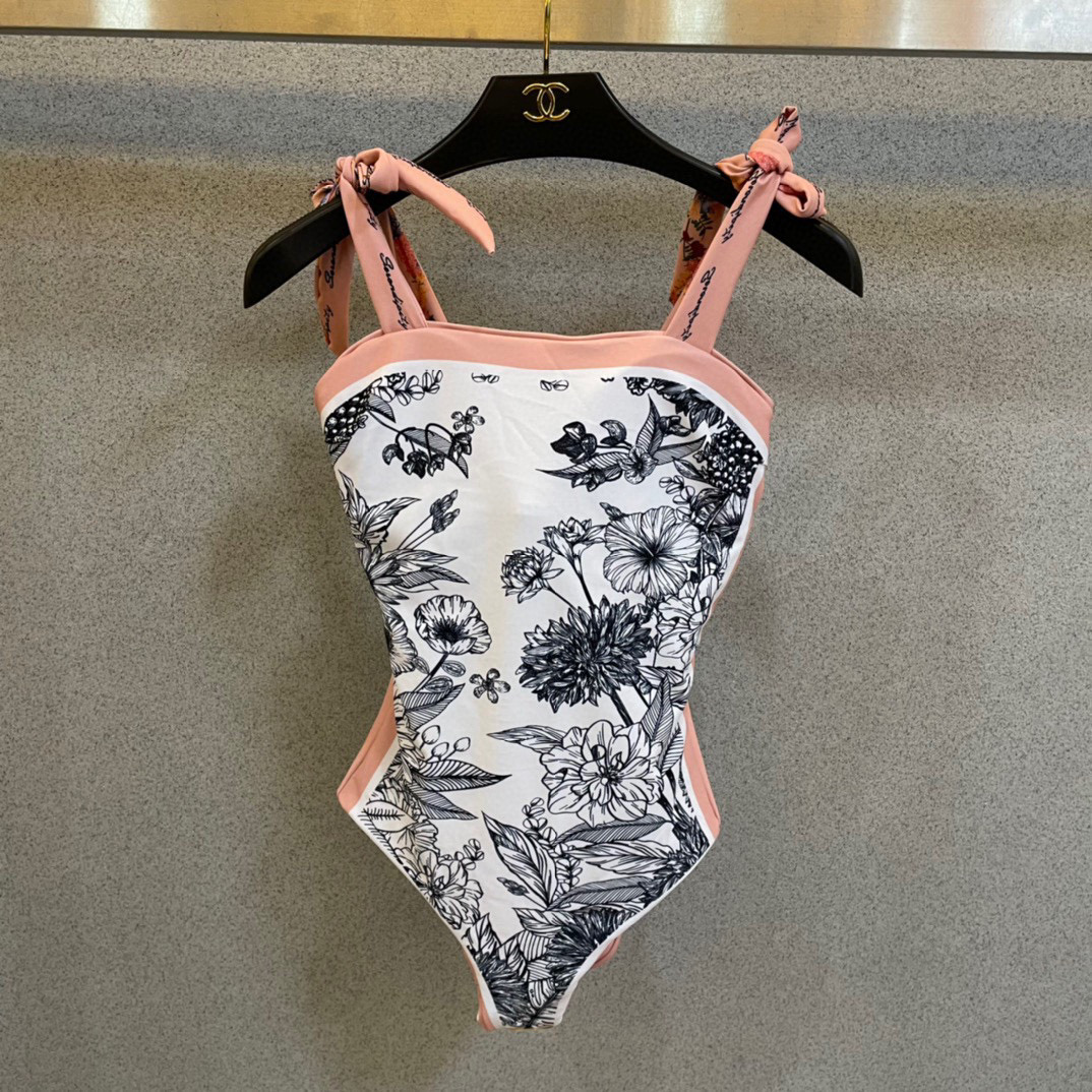  Gucci新款泳衣 双面印花 双面可穿😍🥰适合多种场景的游泳衣🏊‍♀️海边 游泳池 温泉 水上乐园 漂