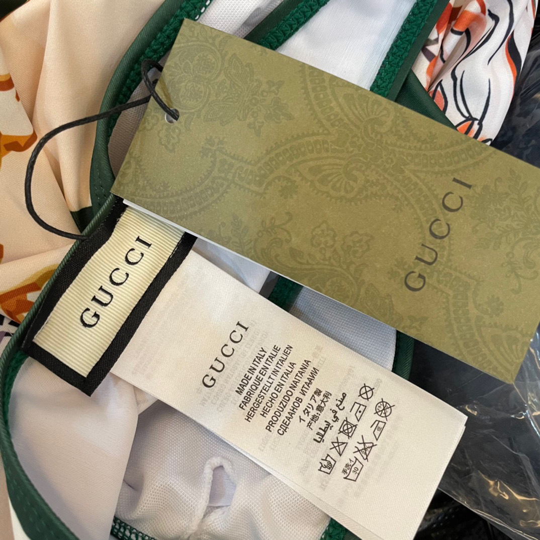  Gucci新款花卉连体泳衣  😍🥰适合多种场景的游泳衣🏊‍♀️海边 游泳池 温泉 水上乐园 漂流都可以