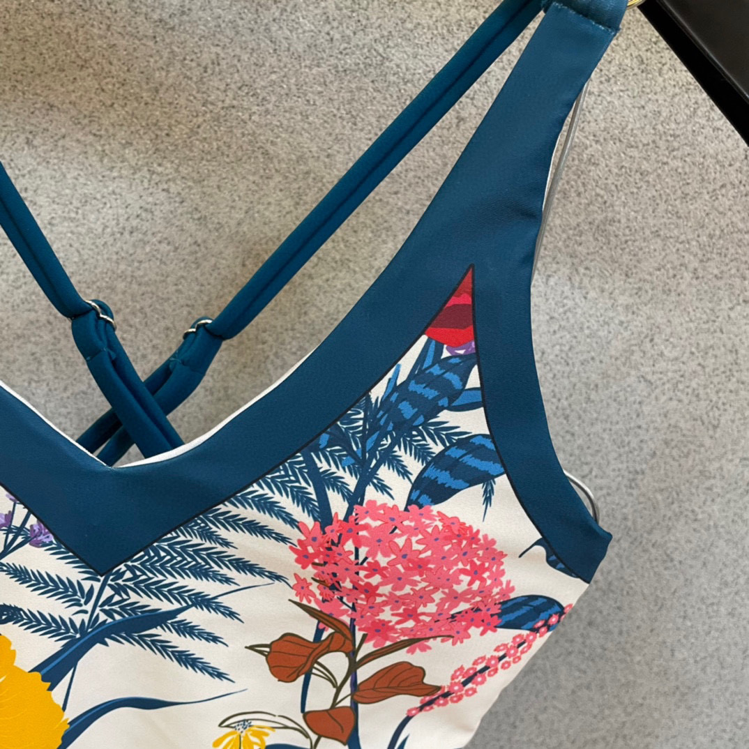  Gucci新款花卉连体泳衣  😍🥰适合多种场景的游泳衣🏊‍♀️海边 游泳池 温泉 水上乐园 漂流都可以