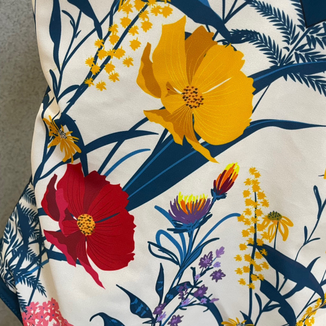  Gucci新款花卉连体泳衣  😍🥰适合多种场景的游泳衣🏊‍♀️海边 游泳池 温泉 水上乐园 漂流都可以