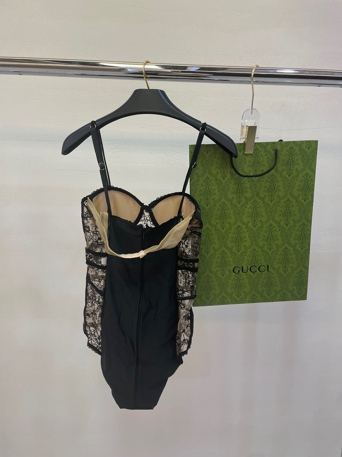  Gucci蕾丝性感泳衣 🥰😍👙❤️😍🥰适合多种场景的游泳衣🏊‍♀️海边 游泳池 温泉 水上乐园 漂流都