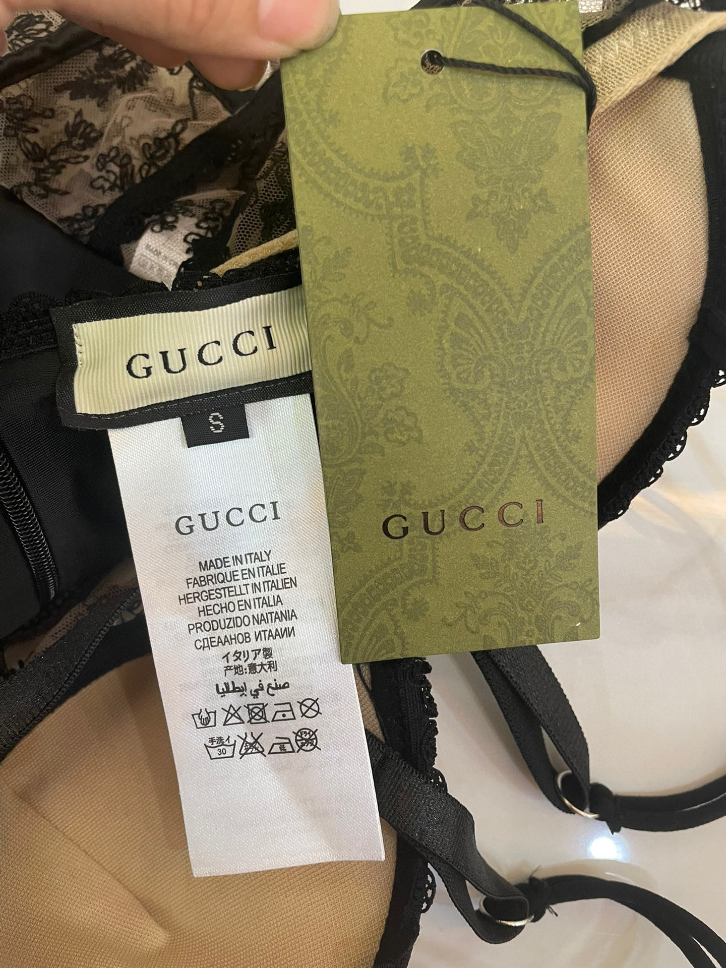  Gucci蕾丝性感泳衣 🥰😍👙❤️😍🥰适合多种场景的游泳衣🏊‍♀️海边 游泳池 温泉 水上乐园 漂流都