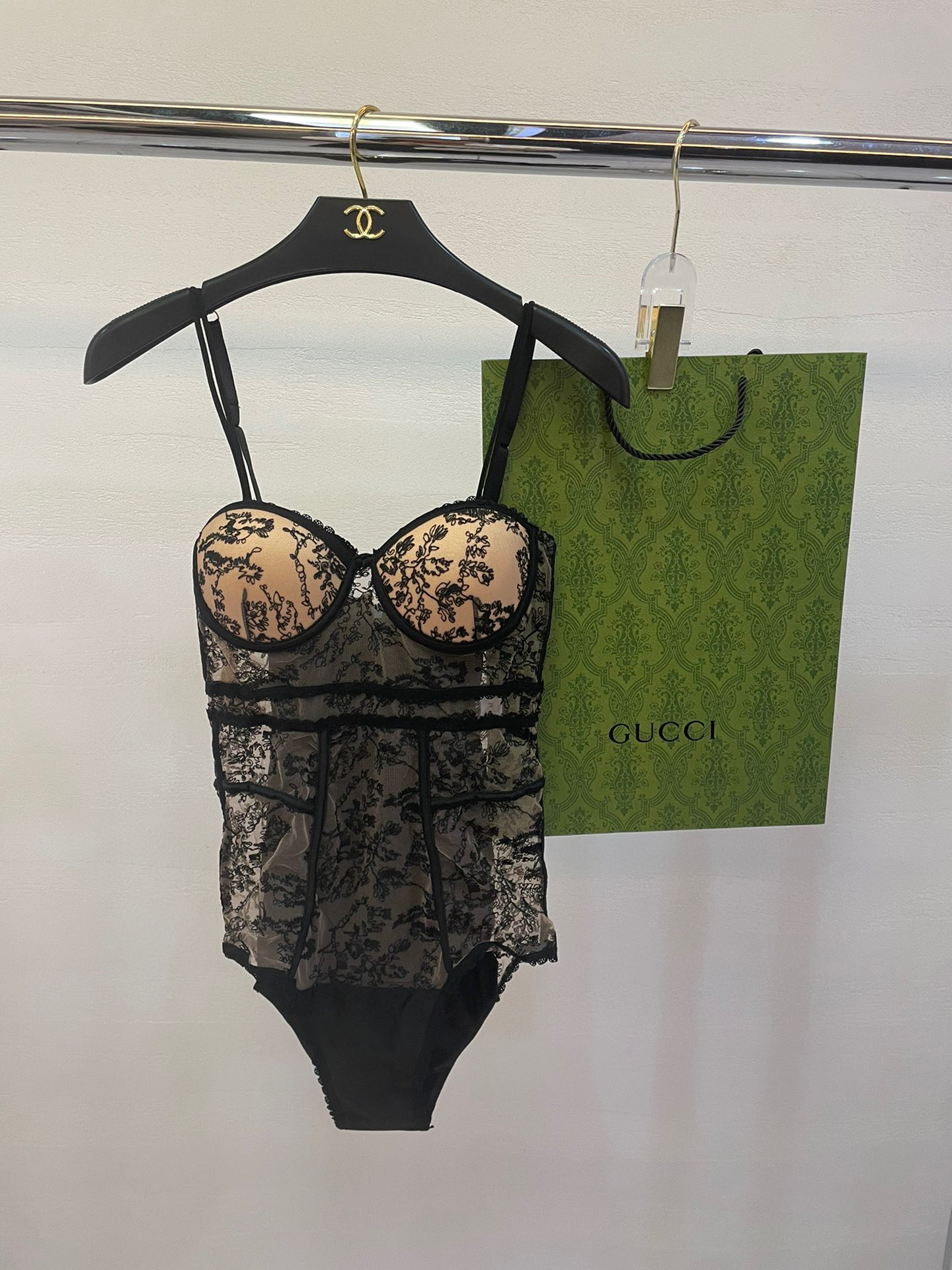  Gucci蕾丝性感泳衣 🥰😍👙❤️😍🥰适合多种场景的游泳衣🏊‍♀️海边 游泳池 温泉 水上乐园 漂流都