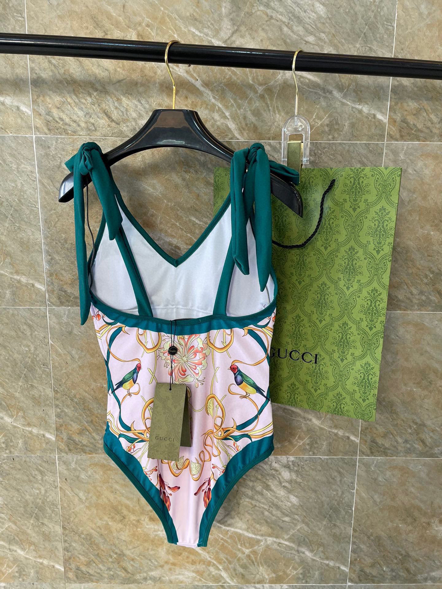  Gucci新款泳衣2件套 😍🥰适合多种场景的游泳衣🏊‍♀️海边 游泳池 温泉 水上乐园 漂流都可以😌内