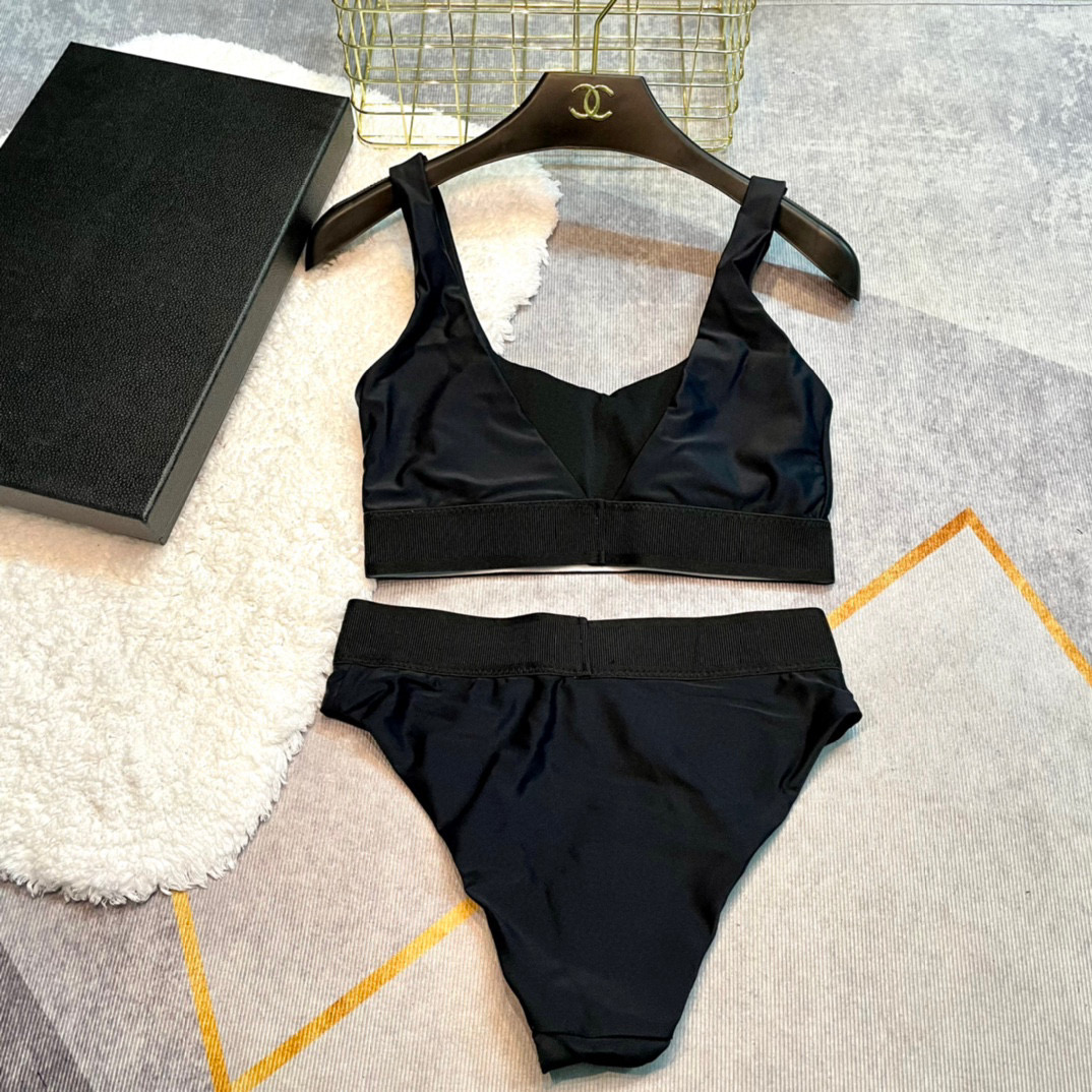  TOM FORD字母分体式泳衣 实物美翻了 小吊带设计➕短裤  码数：S M L Xl