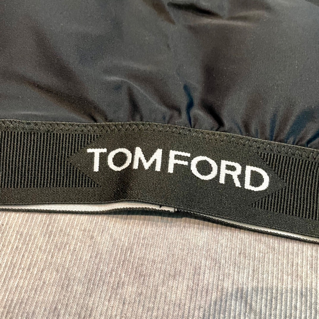  TOM FORD字母分体式泳衣 实物美翻了 小吊带设计➕短裤  码数：S M L Xl
