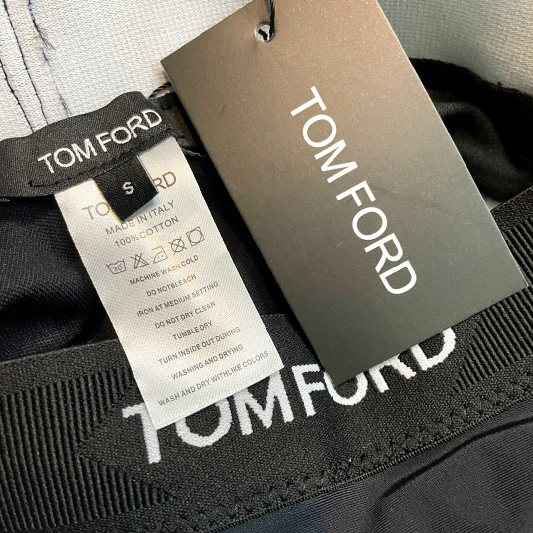  TOM FORD字母分体式泳衣 实物美翻了 小吊带设计➕短裤  码数：S M L Xl