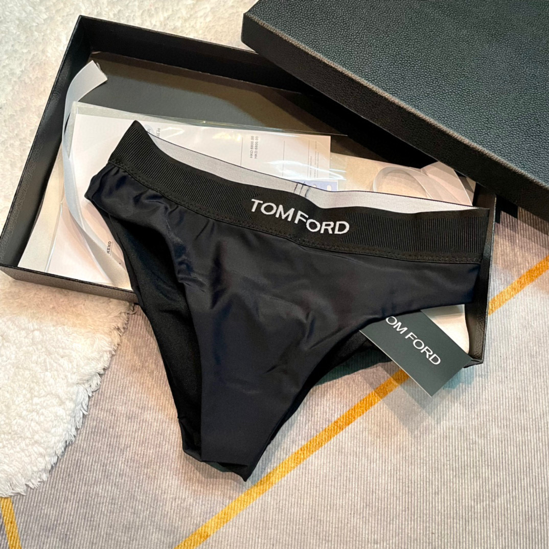  TOM FORD字母分体式泳衣 实物美翻了 小吊带设计➕短裤  码数：S M L Xl