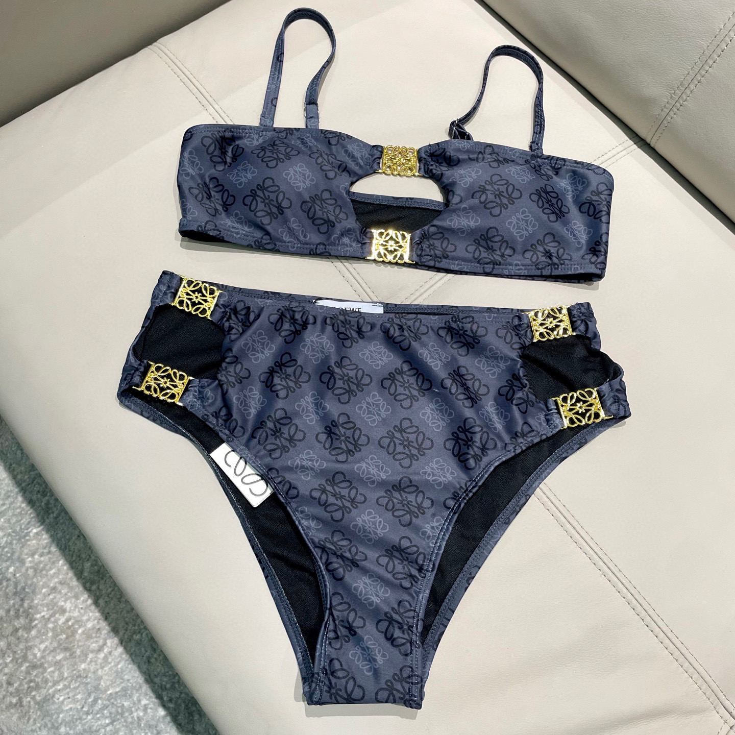  Loewe新款分体对版五金😍🥰适合多种场景的游泳衣🏊‍♀️海边 游泳池 温泉 水上乐园 漂流都可以😌内