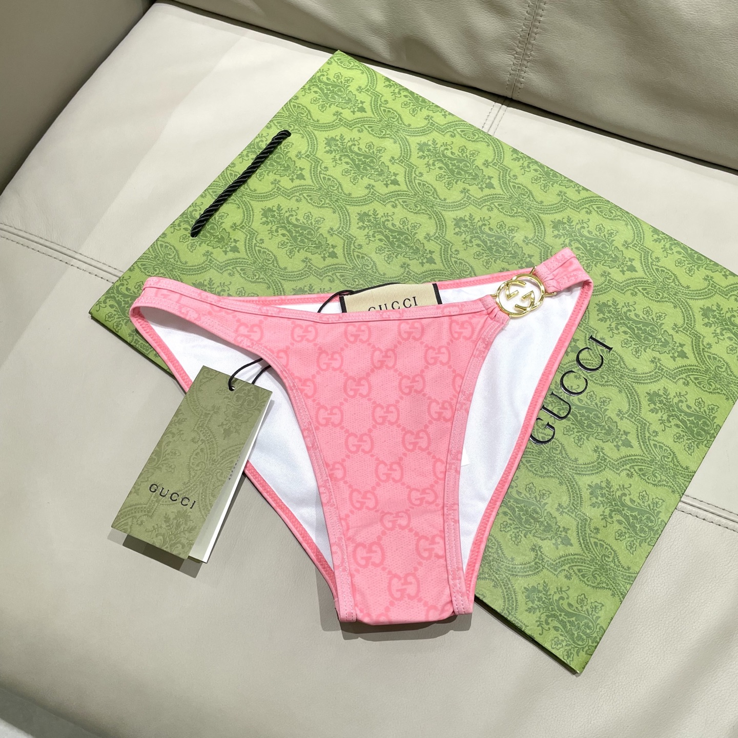  Gucci新款比基尼 适合多种场景的游泳衣🏊‍♀️海边 游泳池 温泉 水上乐园 漂流都可以😌内搭也完全