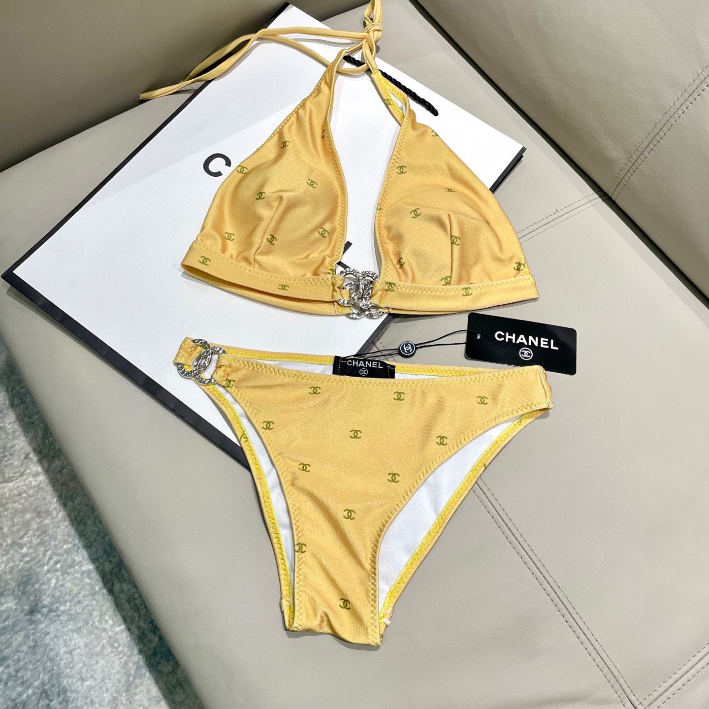 Chanel比基尼泳衣  😍🥰适合多种场景的游泳衣🏊‍♀️海边 游泳池 温泉 水上乐园 漂流都可以😌内