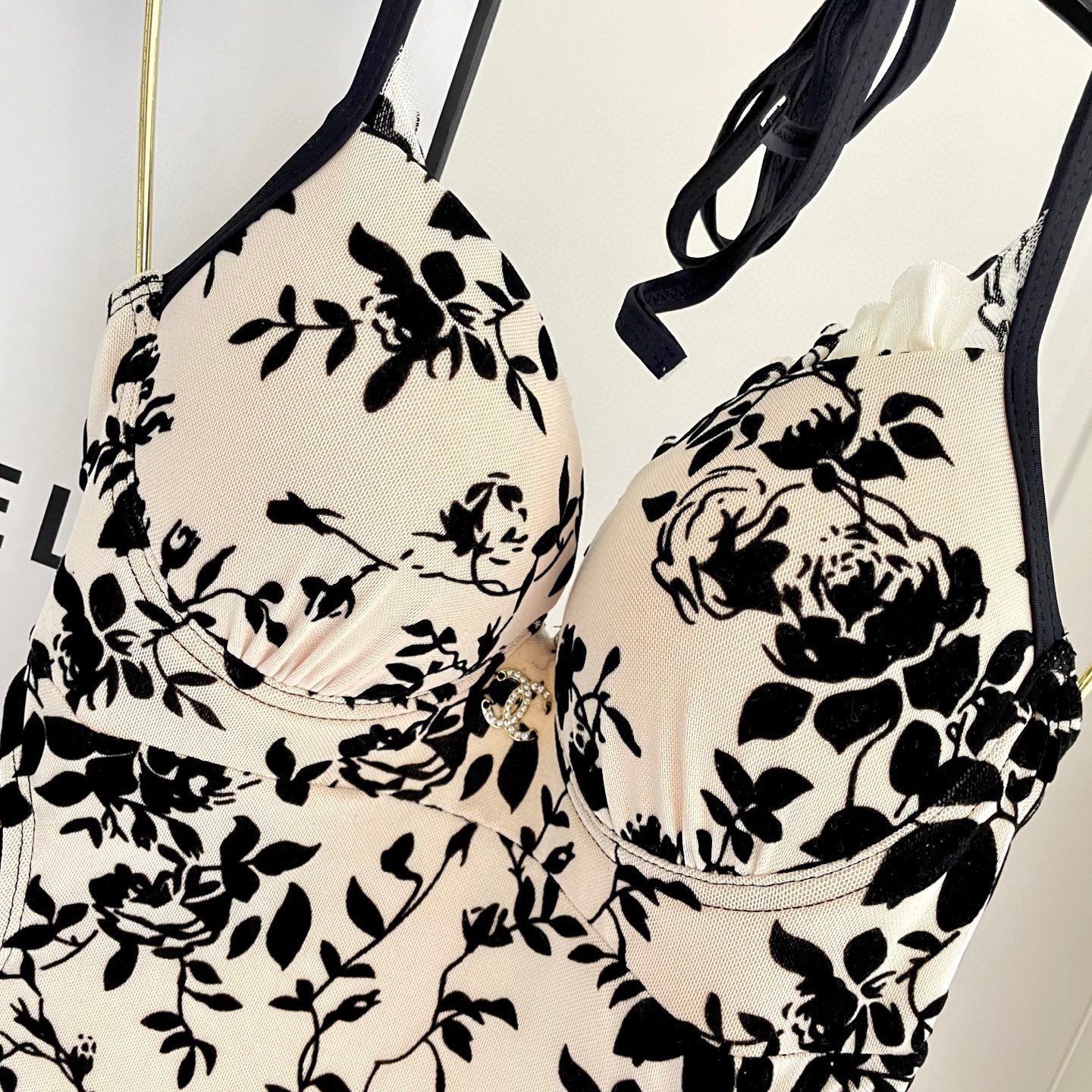  Chanel新款连体泳衣 时尚潮流款 😍🥰适合多种场景的游泳衣🏊‍♀️海边 游泳池 温泉 水上乐园 漂