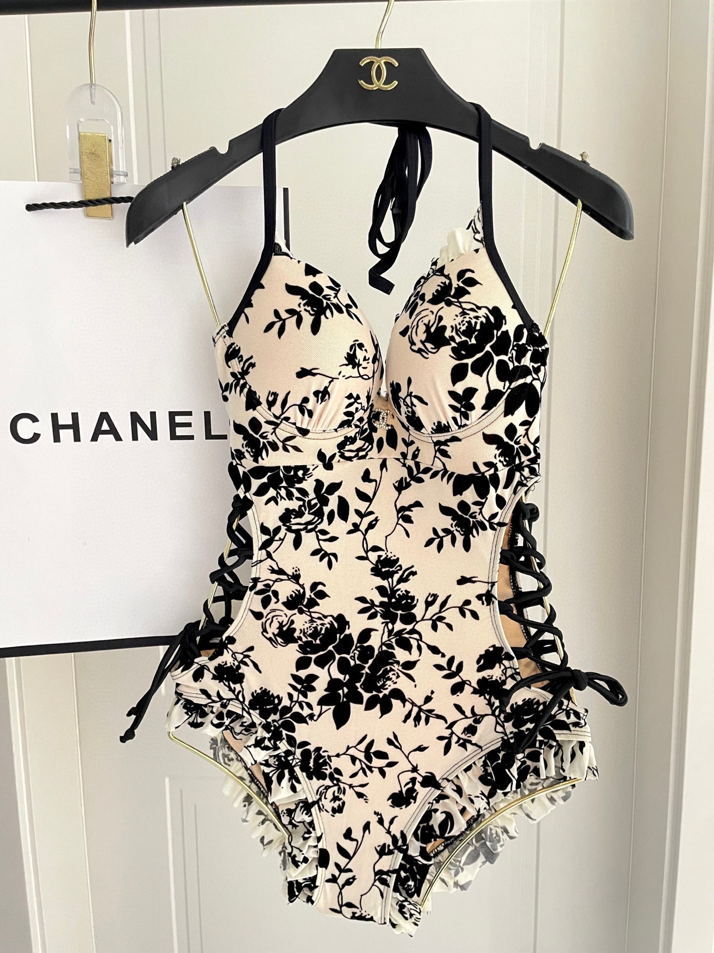  Chanel新款连体泳衣 时尚潮流款 😍🥰适合多种场景的游泳衣🏊‍♀️海边 游泳池 温泉 水上乐园 漂