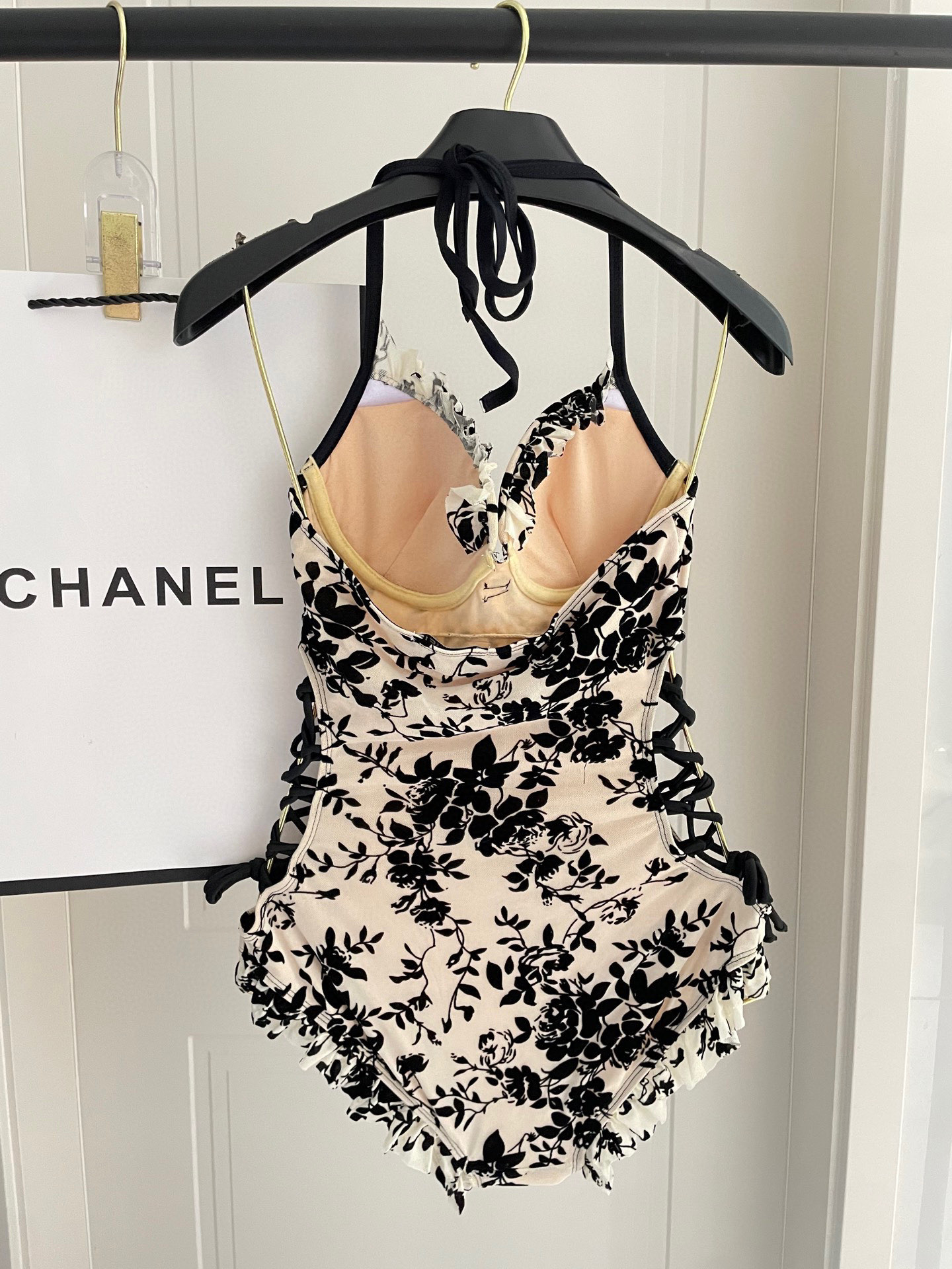  Chanel新款连体泳衣 时尚潮流款 😍🥰适合多种场景的游泳衣🏊‍♀️海边 游泳池 温泉 水上乐园 漂