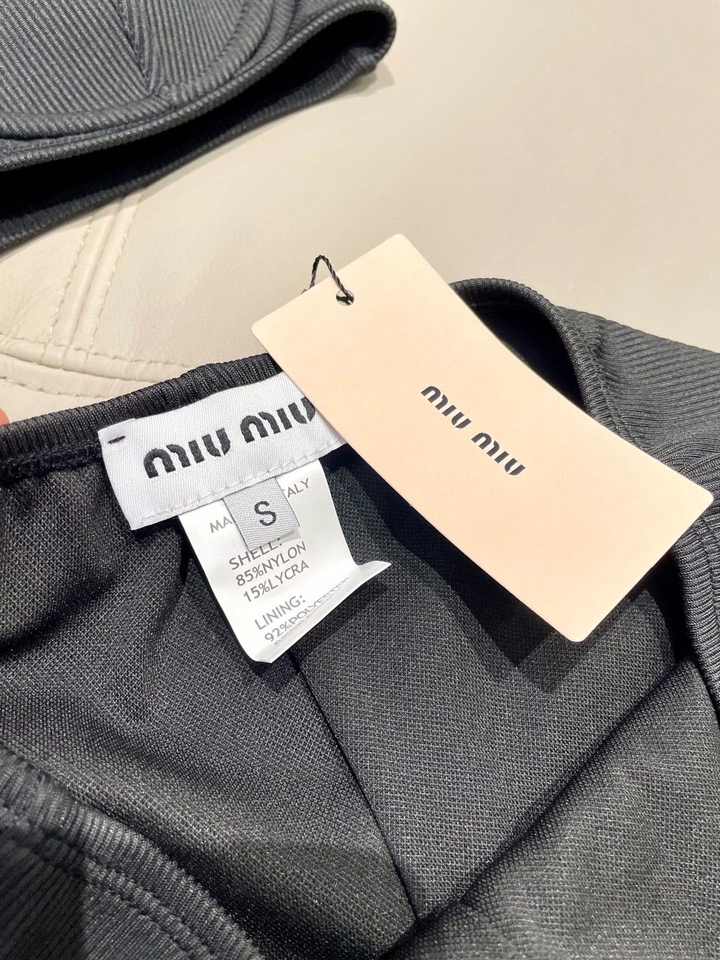  miumiu新款分体泳衣带钢托 针织面料 时尚潮流款 😍🥰适合多种场景的游泳衣🏊‍♀️海边 游泳池 温