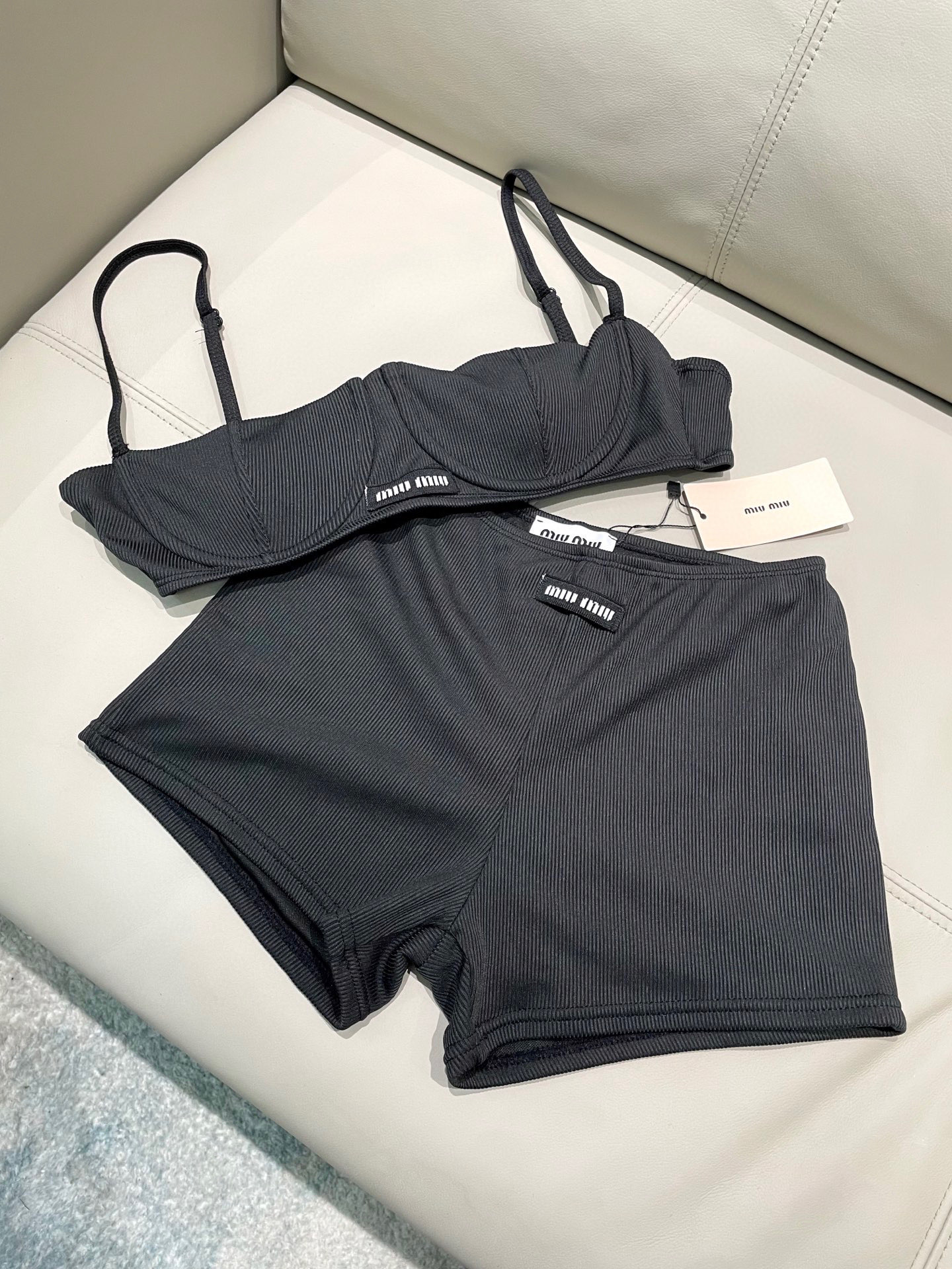  miumiu新款分体泳衣带钢托 针织面料 时尚潮流款 😍🥰适合多种场景的游泳衣🏊‍♀️海边 游泳池 温