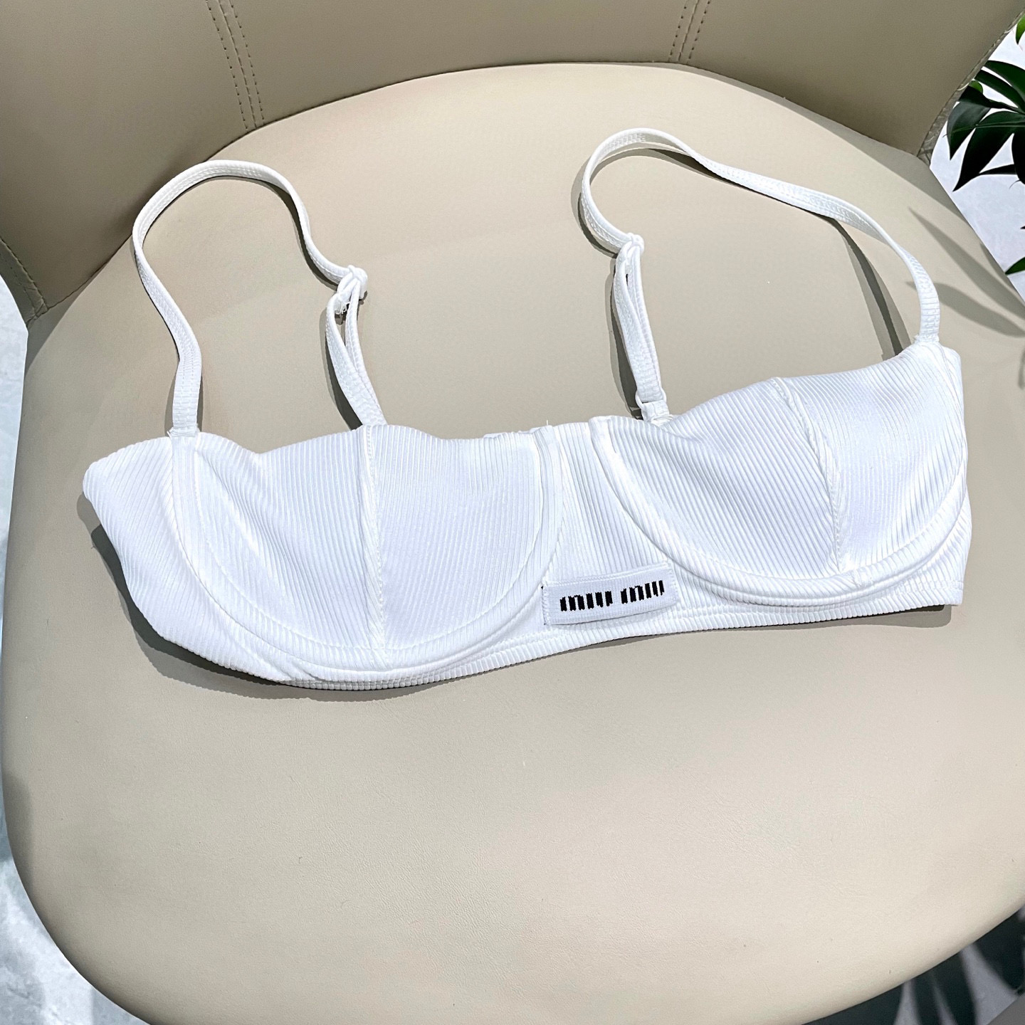  miumiu新款分体泳衣带钢托 针织面料 时尚潮流款 😍🥰适合多种场景的游泳衣🏊‍♀️海边 游泳池 温