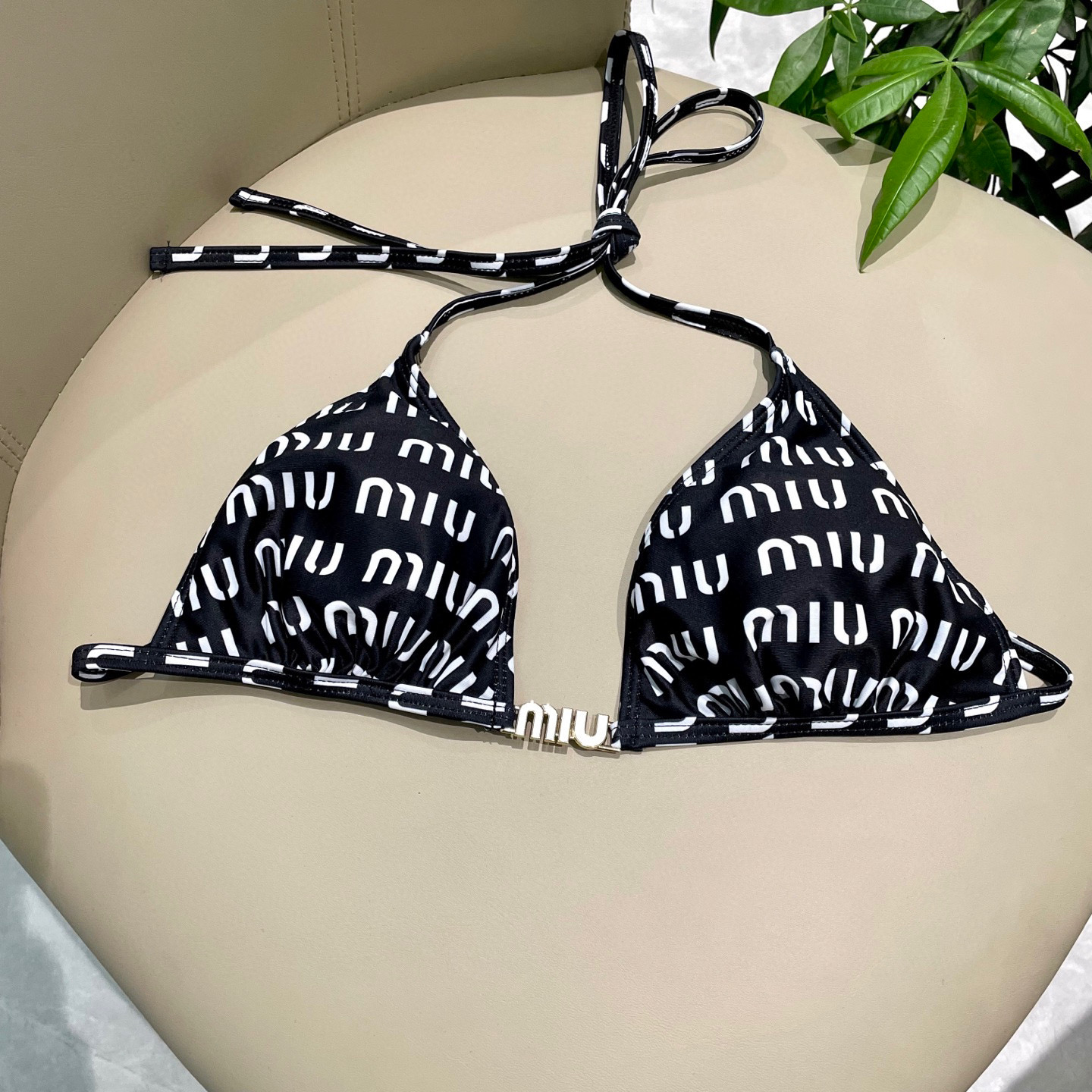  miumiu缪缪新款比基尼😍🥰适合多种场景的游泳衣🏊‍♀️海边 游泳池 温泉 水上乐园 漂流都可以😌内