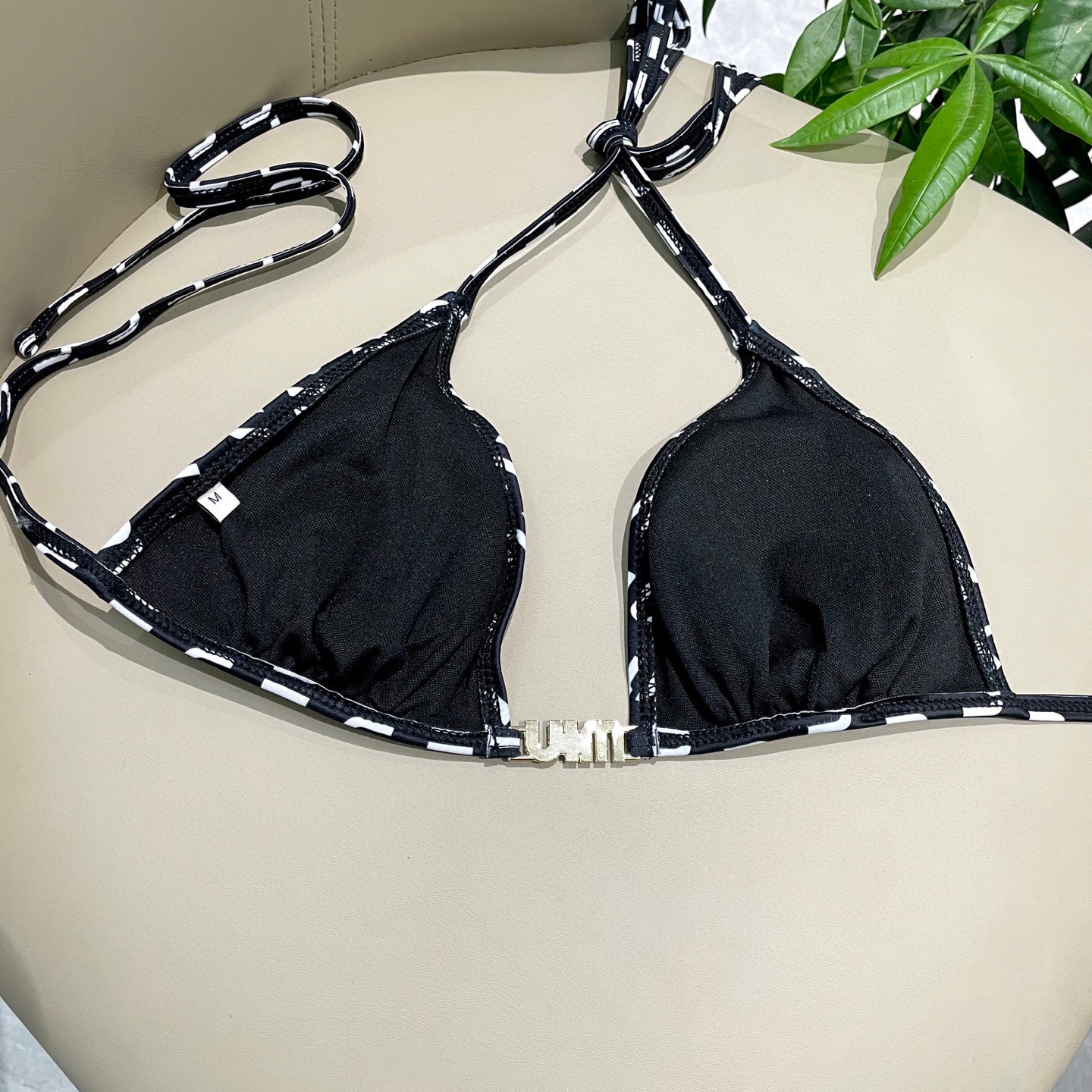 miumiu缪缪新款比基尼😍🥰适合多种场景的游泳衣🏊‍♀️海边 游泳池 温泉 水上乐园 漂流都可以😌内