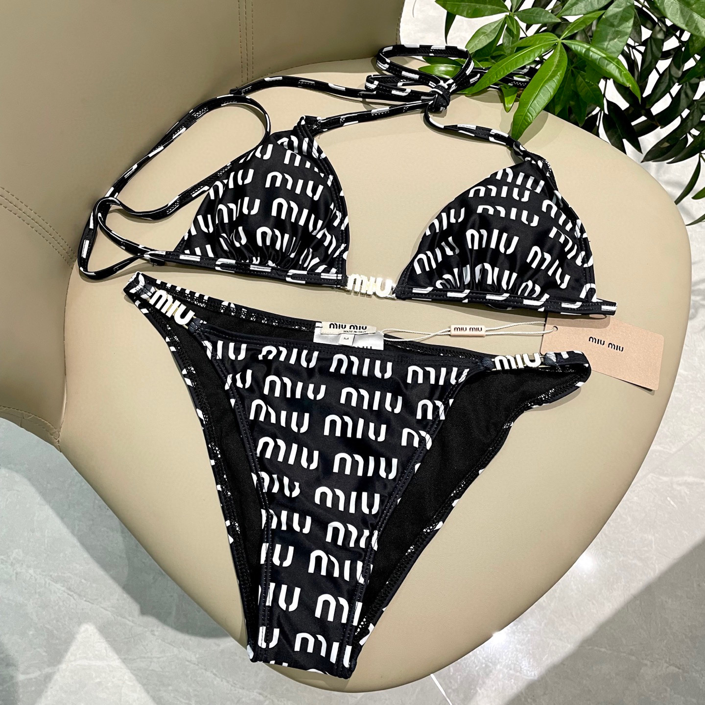  miumiu缪缪新款比基尼😍🥰适合多种场景的游泳衣🏊‍♀️海边 游泳池 温泉 水上乐园 漂流都可以😌内